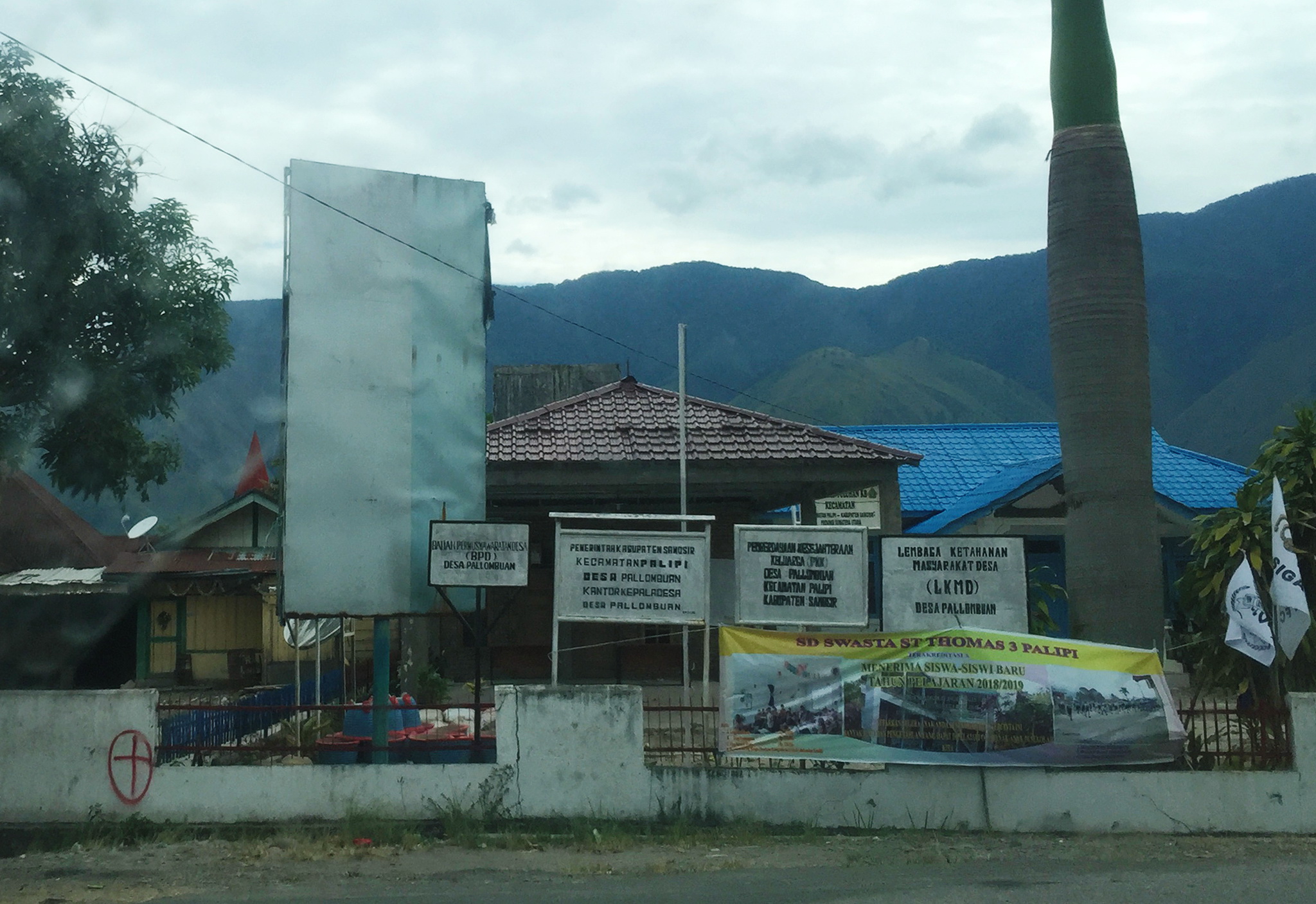 Pallombuan, Palipi, Samosir