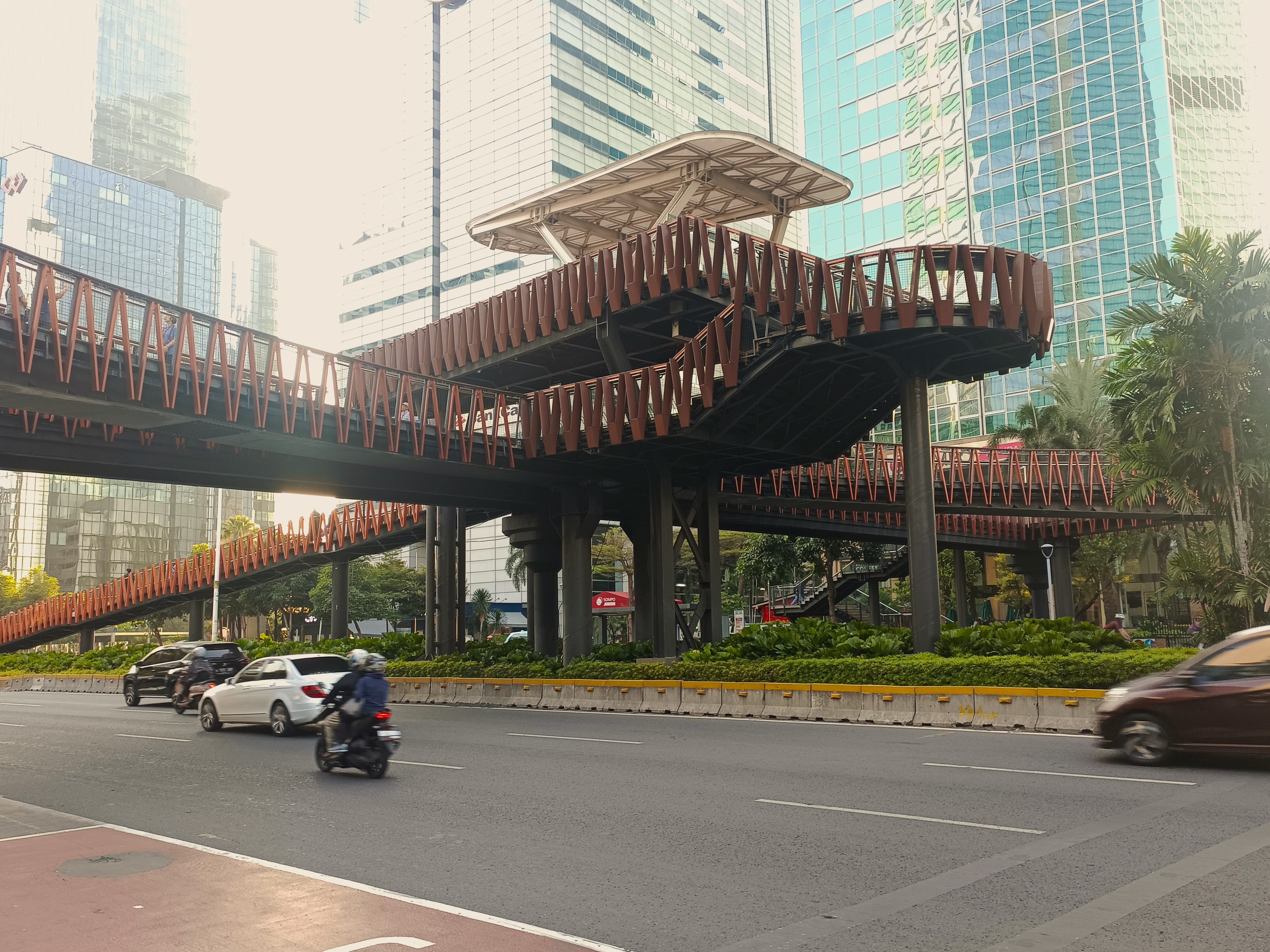 Jembatan Penyeberangan Orang Pinisi Karet Sudirman