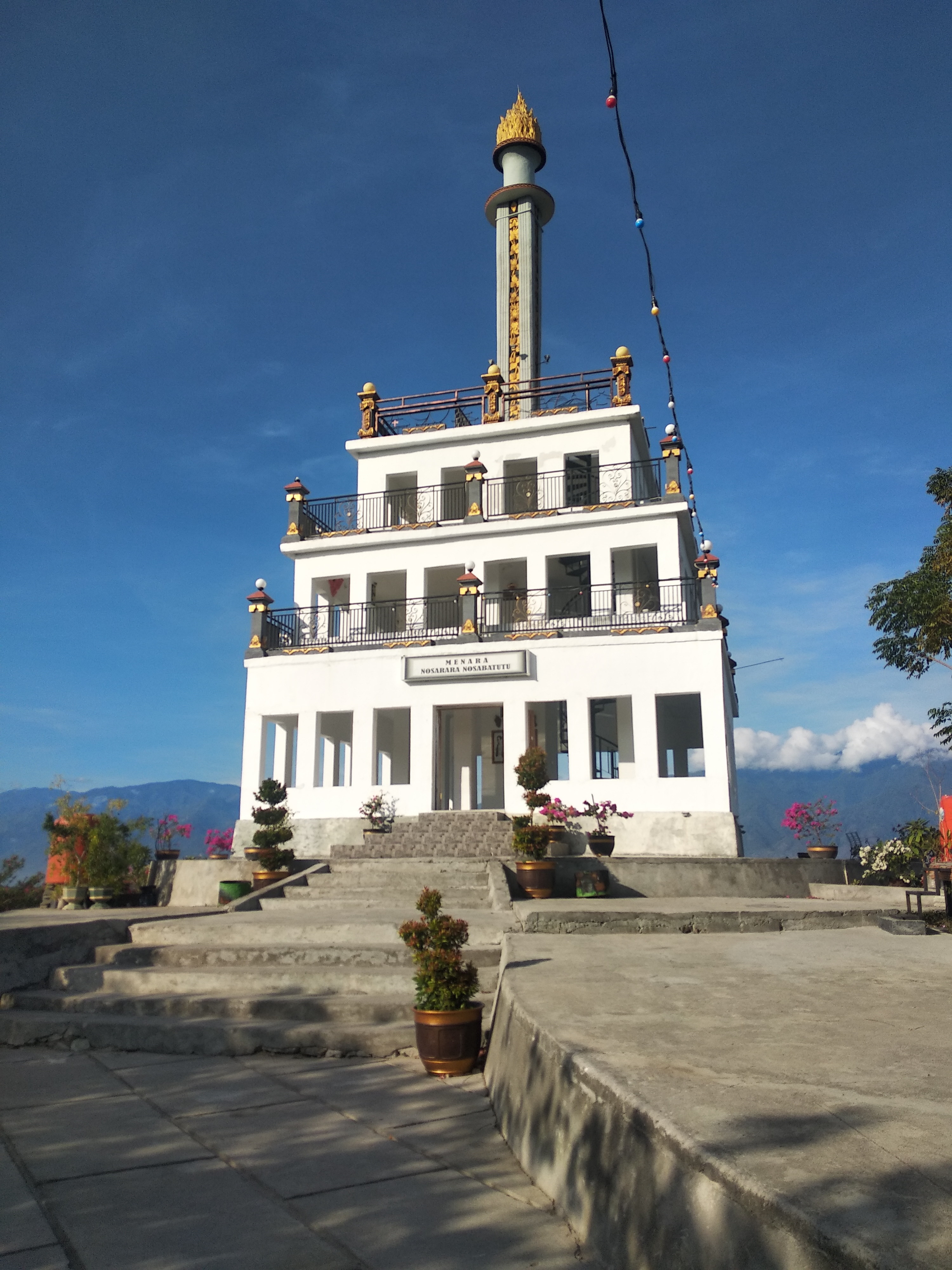 Tugu Perdamaian Nosarara Nosabatutu