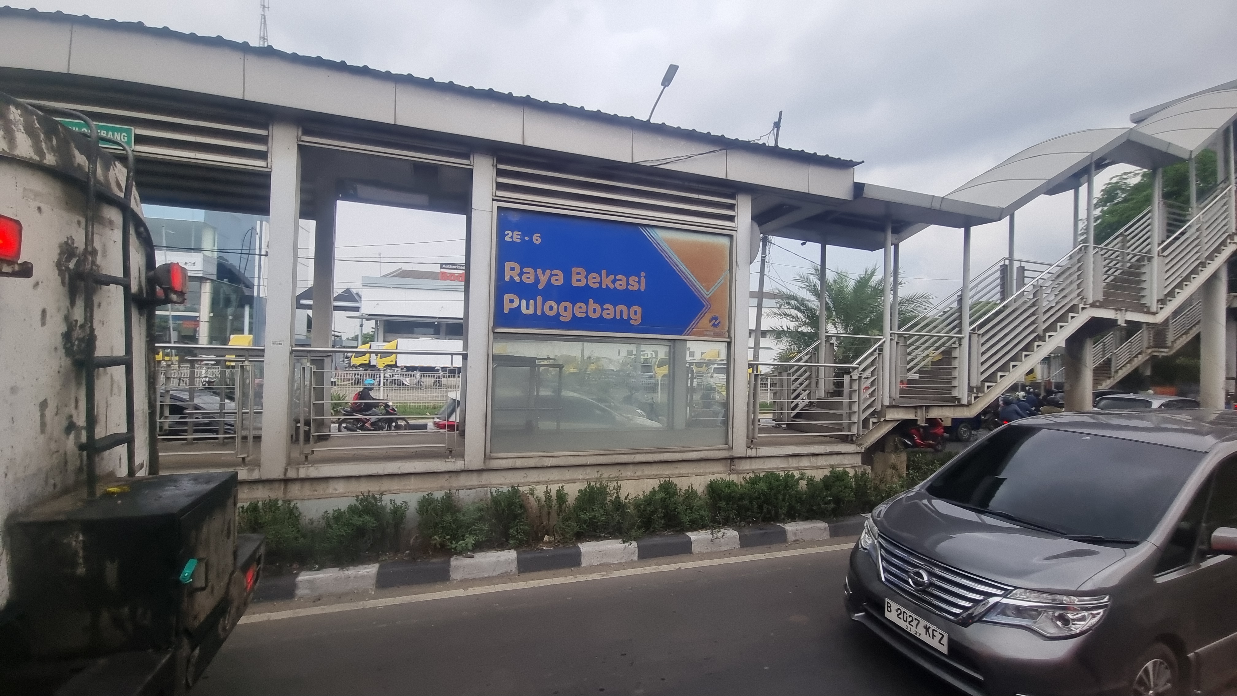 Halte Transjakarta Raya Bekasi Pulo Gebang