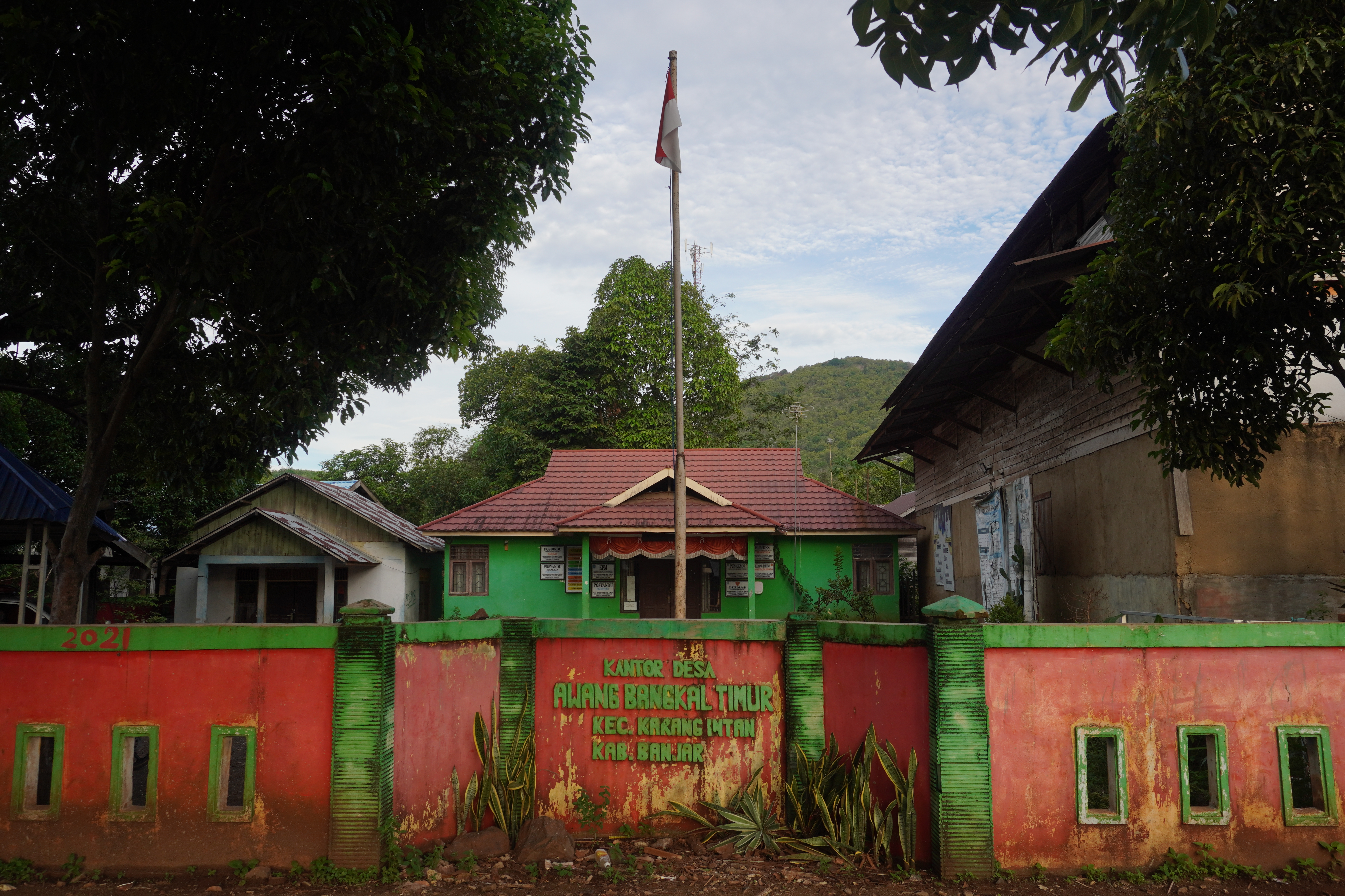 Awang Bangkal Timur, Karang Intan, Banjar