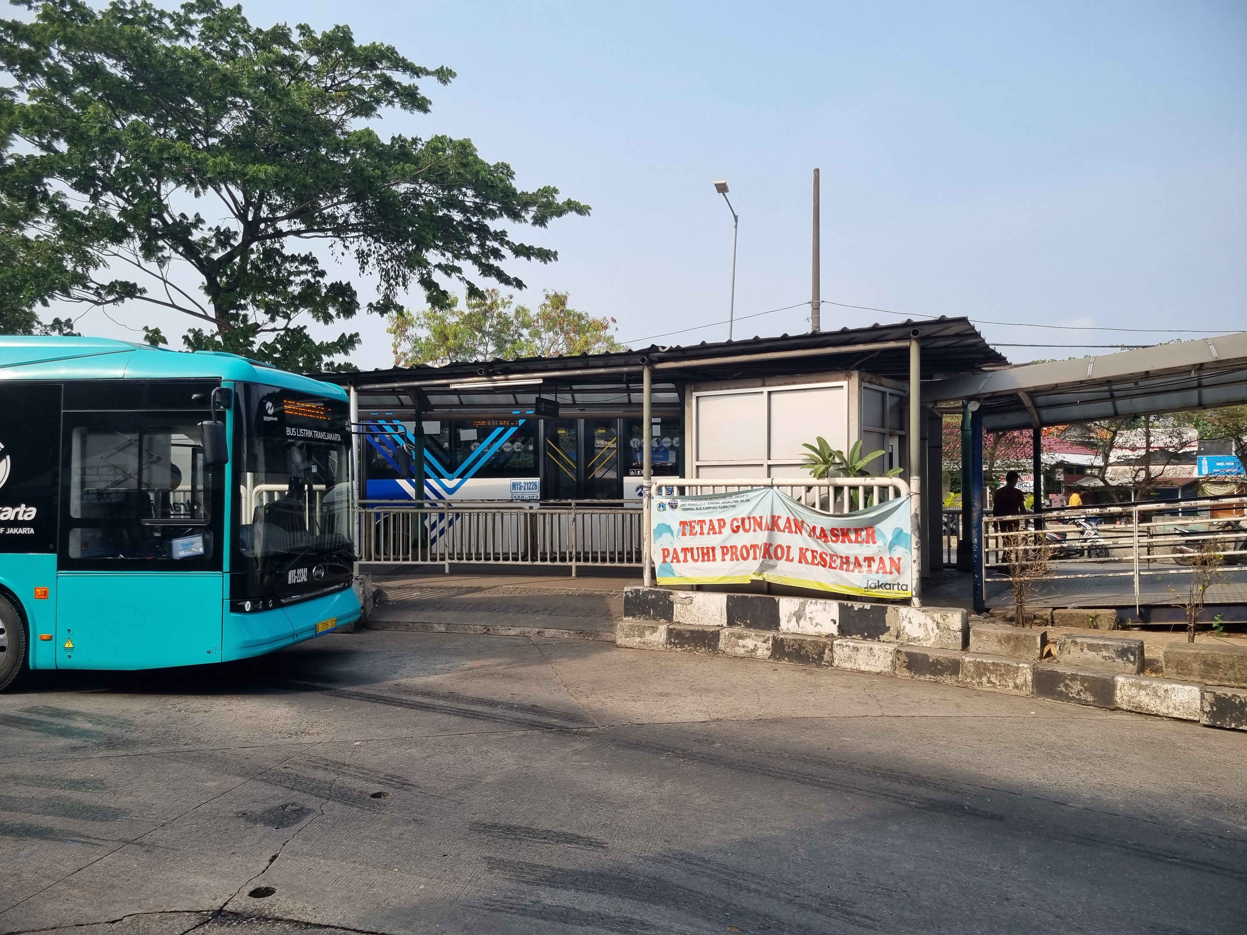 Halte Transjakarta Kampung Rambutan