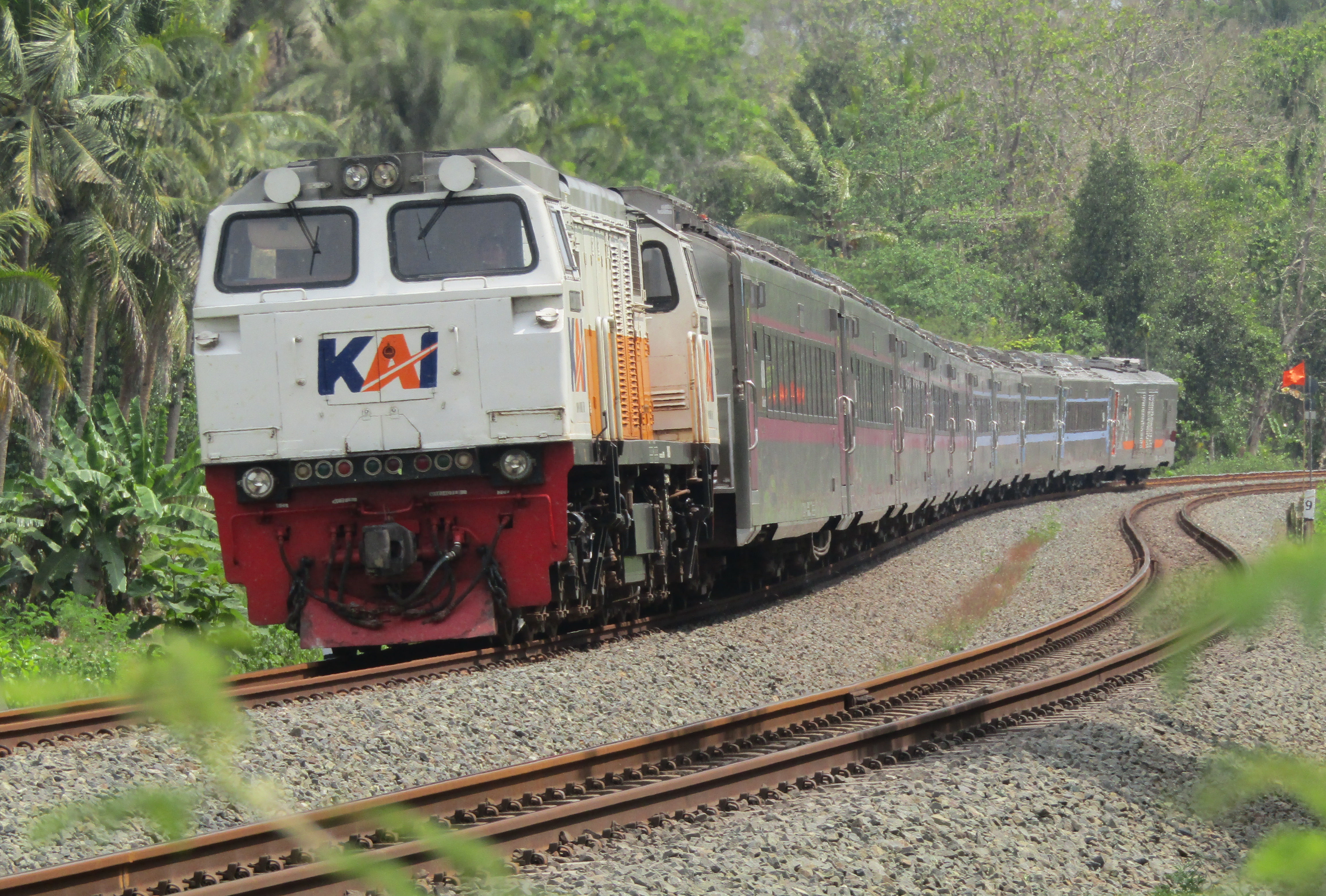 Kereta api Lodaya