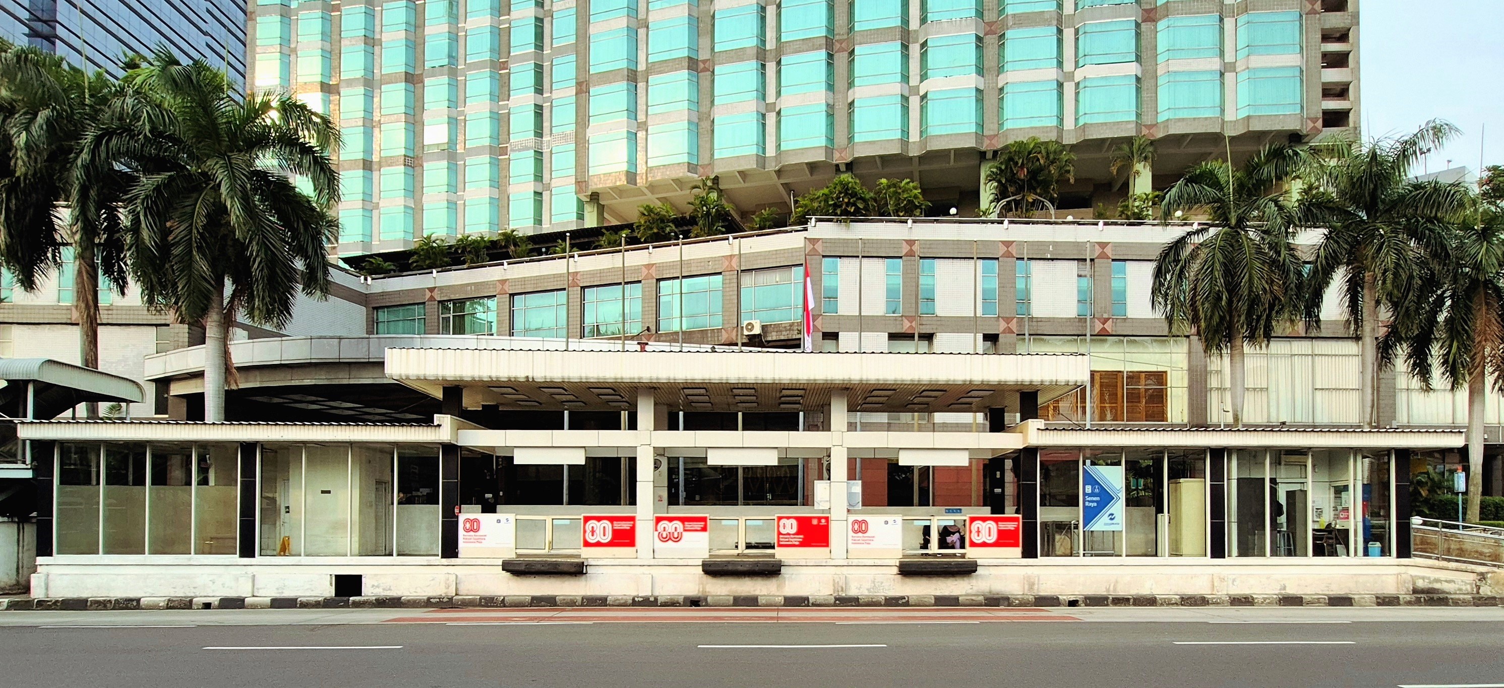 Halte Transjakarta Senen Raya