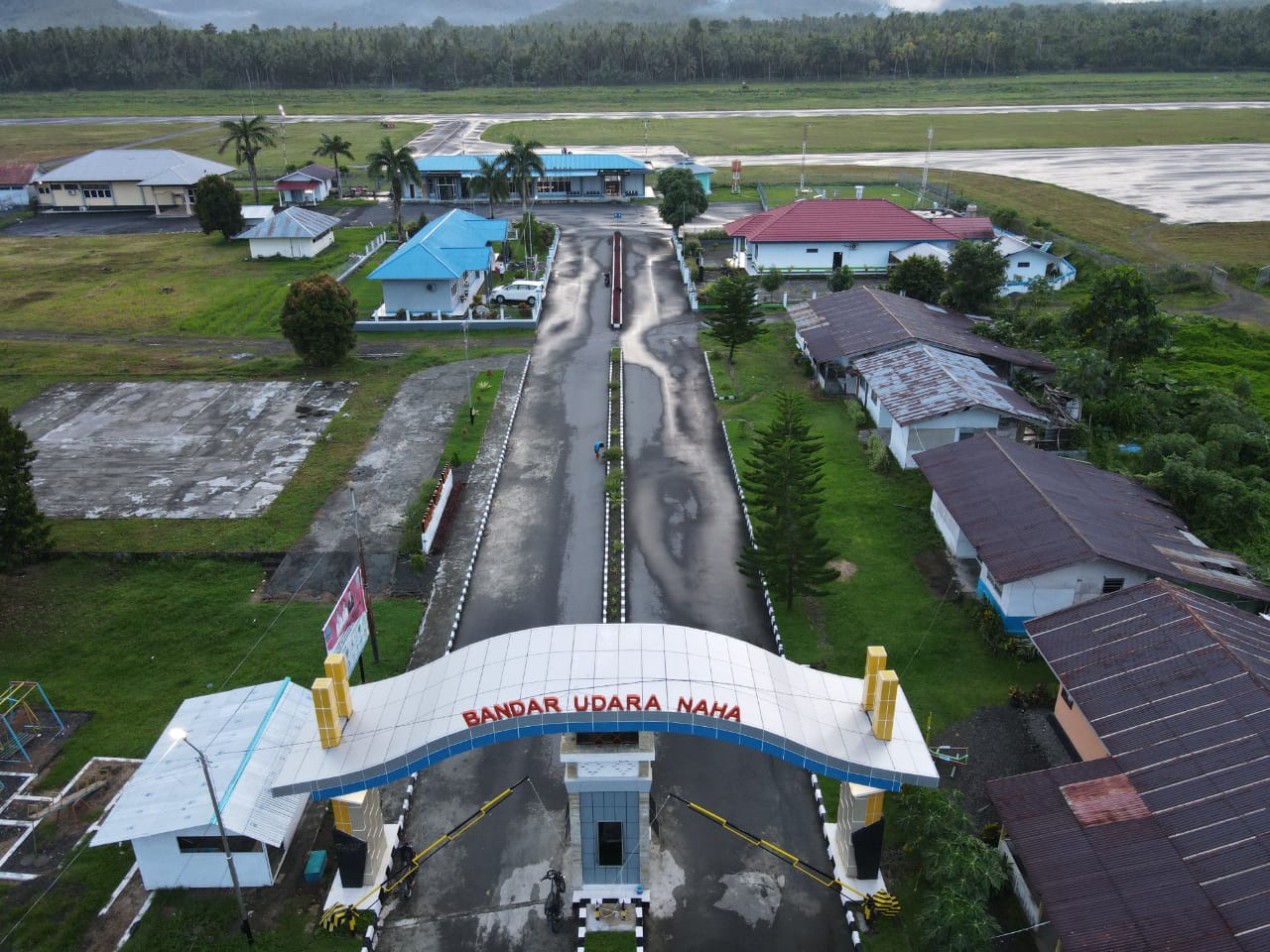 Bandar Udara Naha (Indonesia)