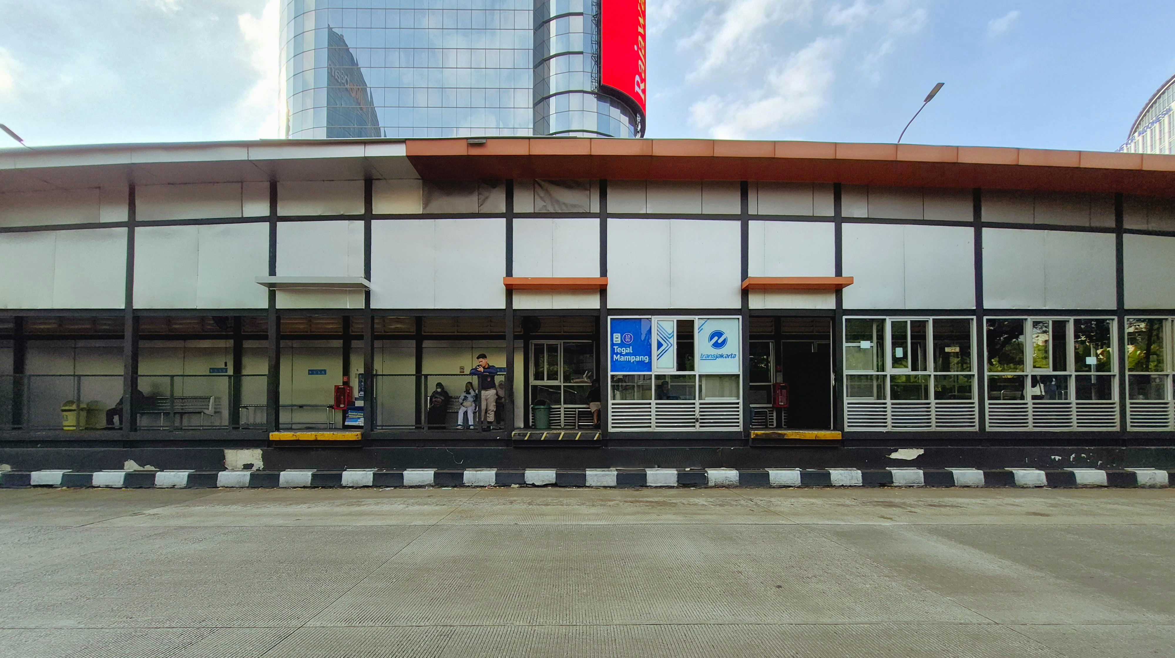 Halte Transjakarta Tegal Mampang