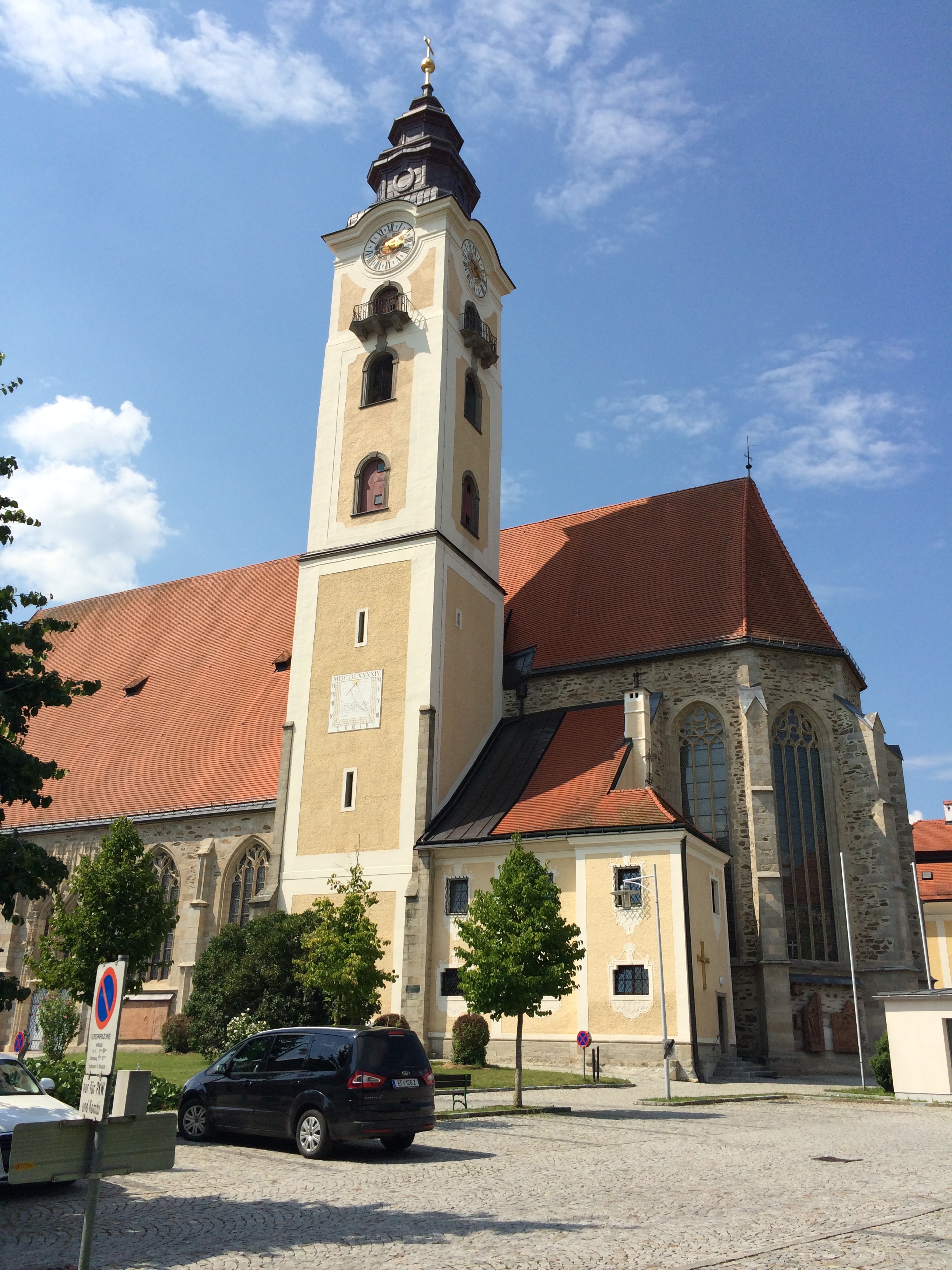 Gereja Bunda Maria dan Santo Hipolitus, Eferding