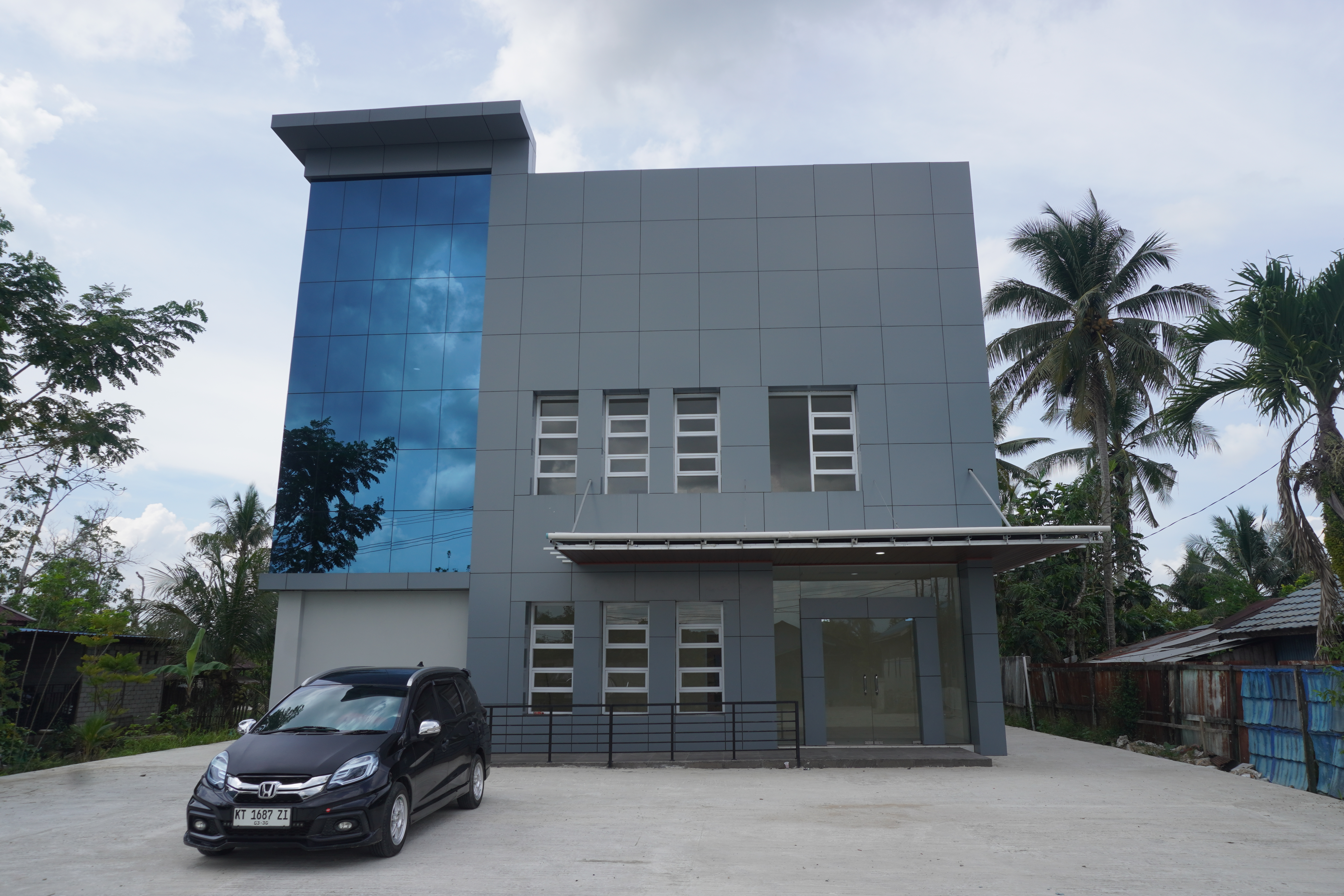 Pulau Atas, Sambutan, Samarinda