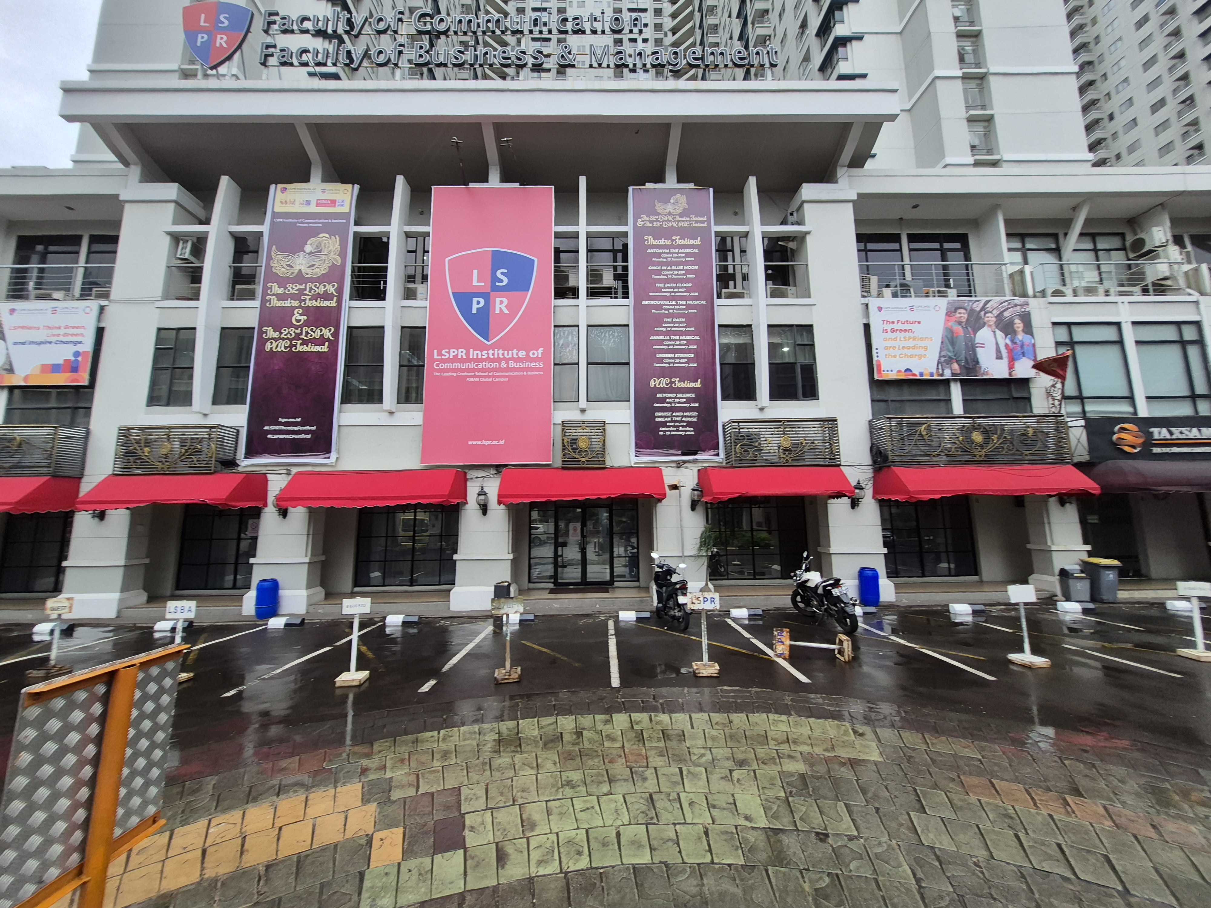 Institut Komunikasi dan Bisnis LSPR