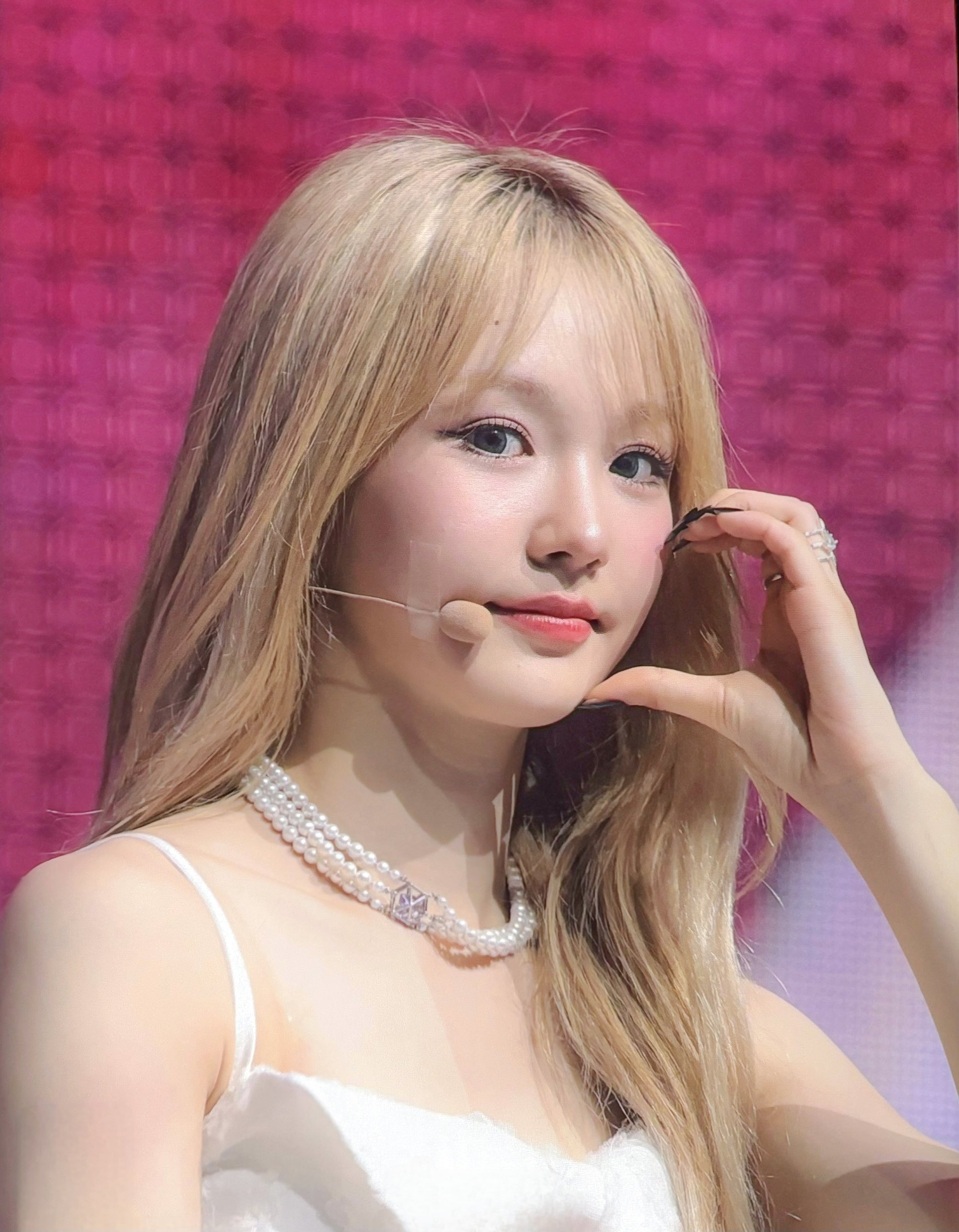 Nana (penyanyi, lahir 2001)