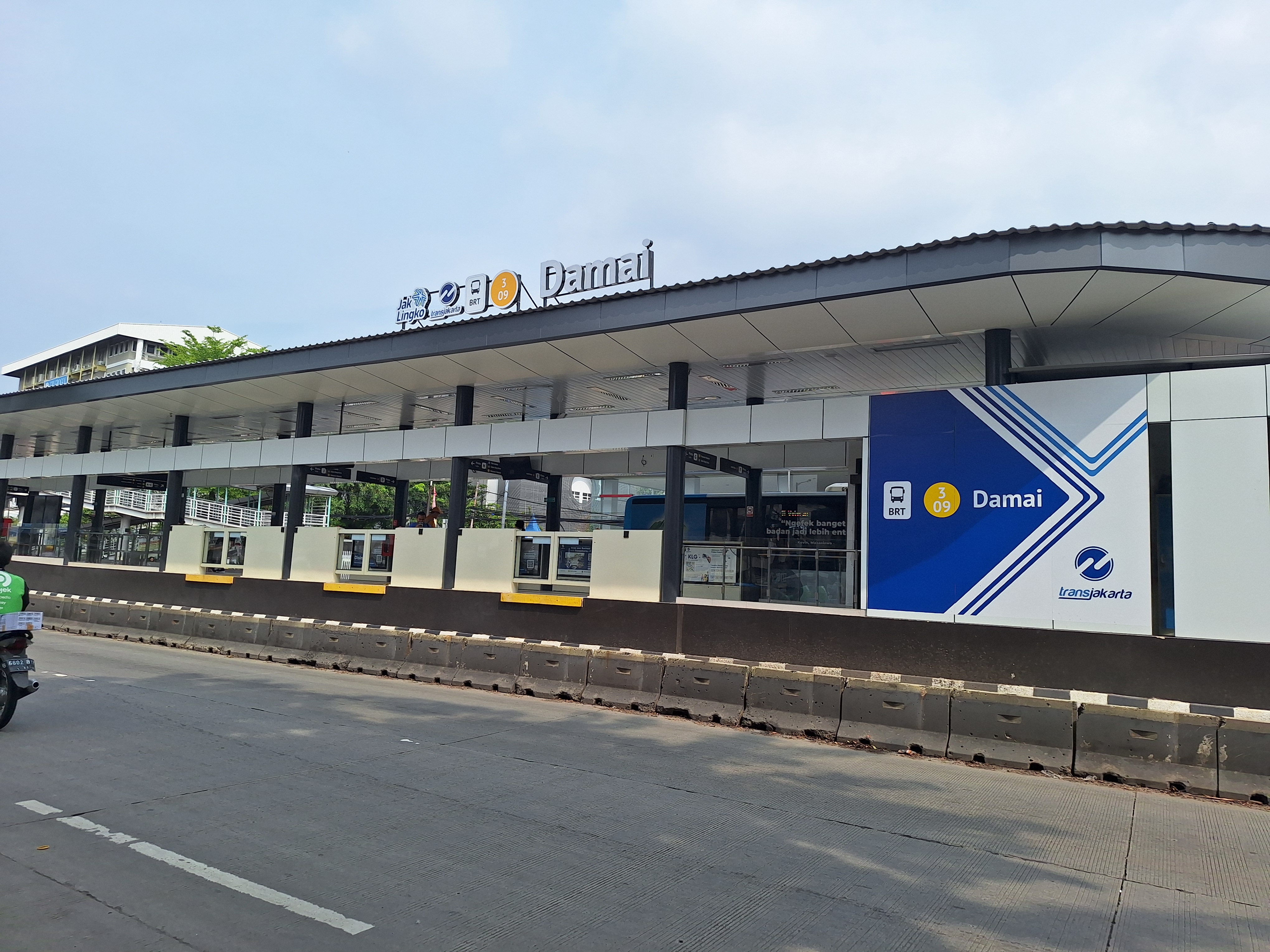 Halte Transjakarta Damai Halte Transjakarta Damai