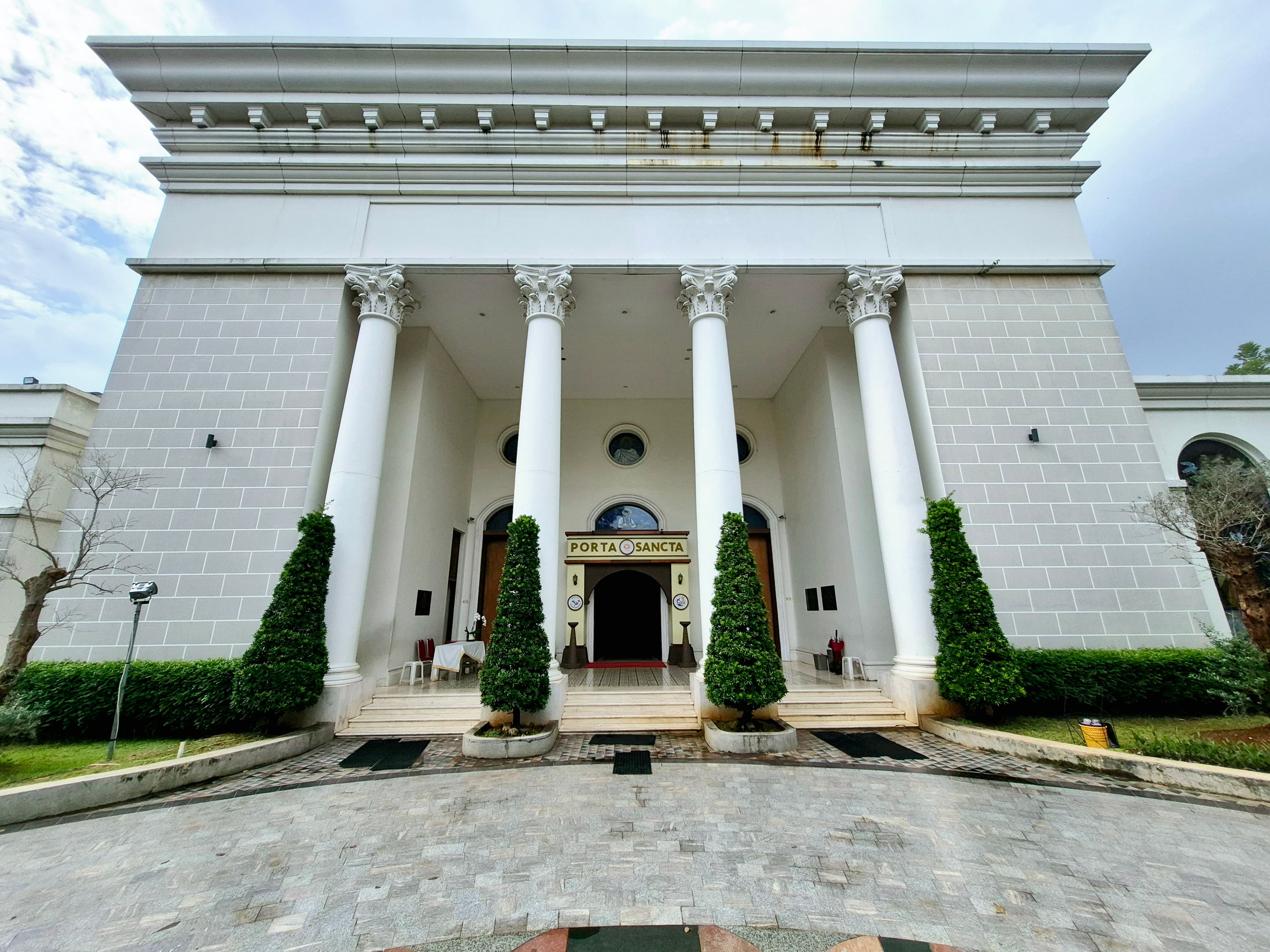 Gereja Santo Yohanes Maria Vianney, Cilangkap Gereja Santo Yohanes Maria Vianney, Cilangkap