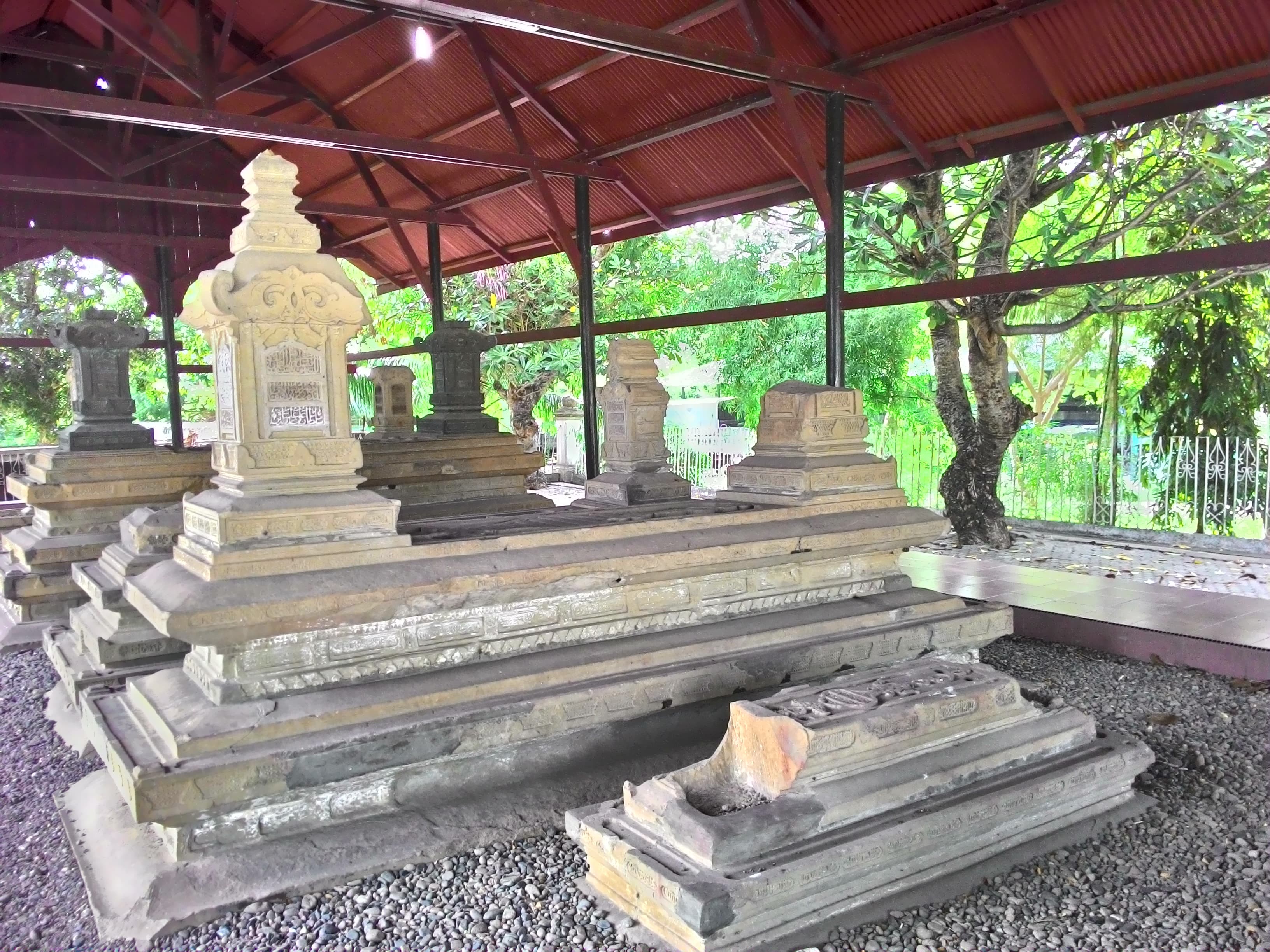 Husain Ali Riayat Syah dari Aceh Husain Ali Riayat Syah dari Aceh