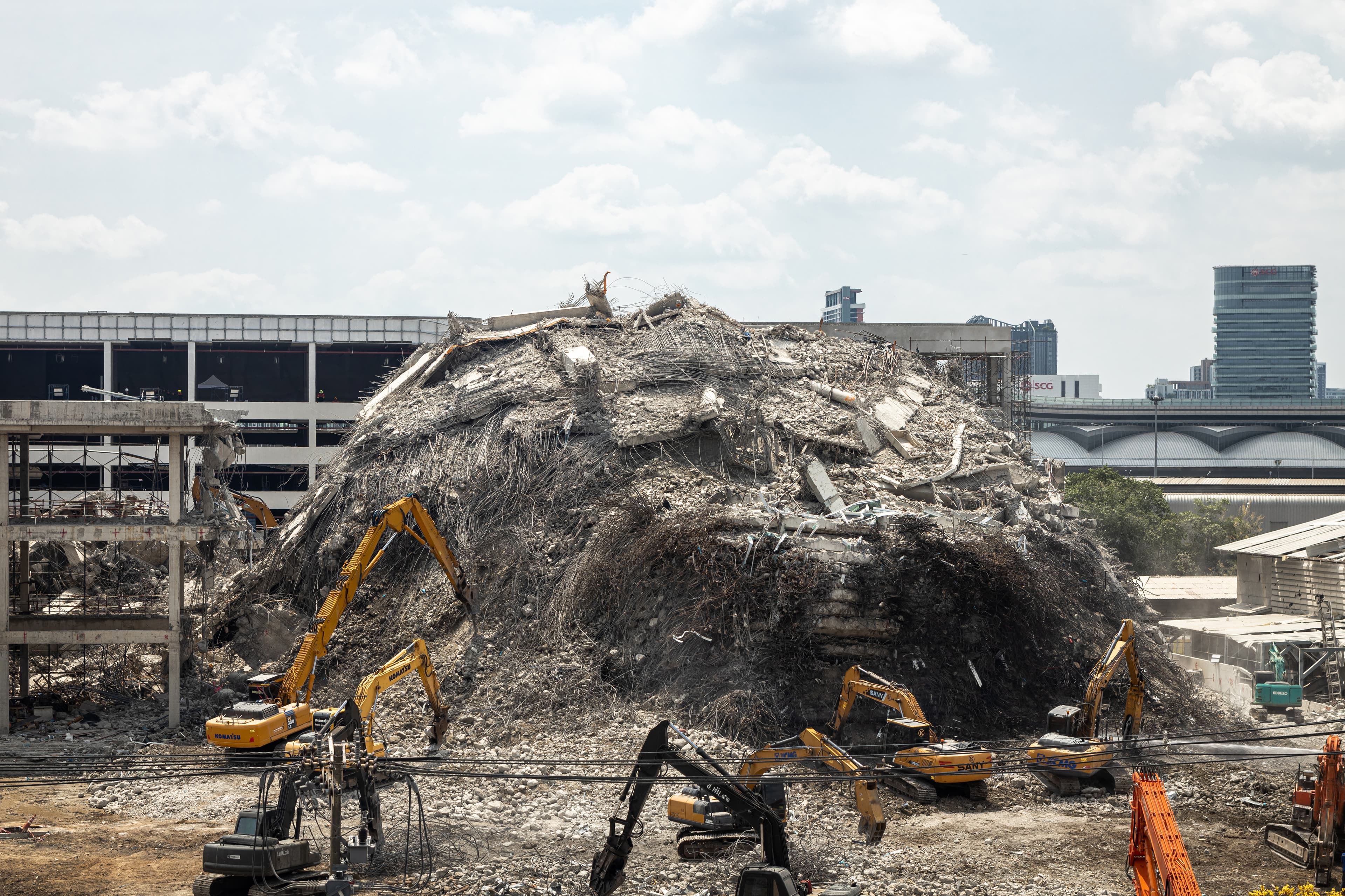 Keruntuhan gedung pencakar langit Bangkok 2025 Keruntuhan gedung pencakar langit Bangkok 2025