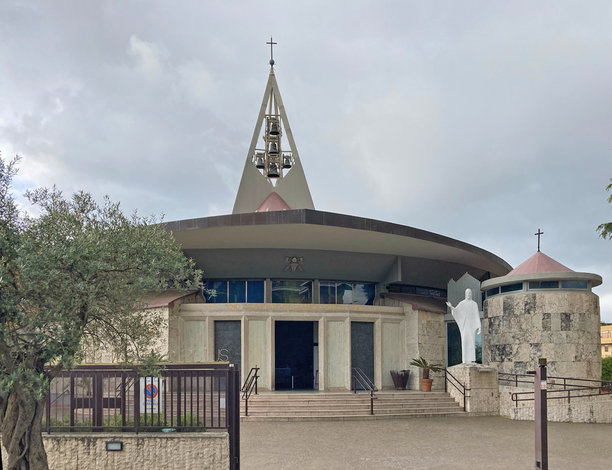 Gesù Divin Maestro alla Pineta Sacchetti Gesù Divin Maestro alla Pineta Sacchetti