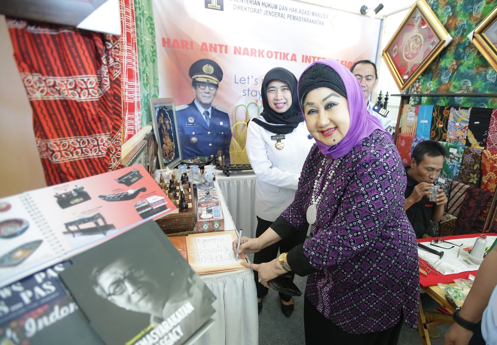 Dewi Motik Dewi Motik