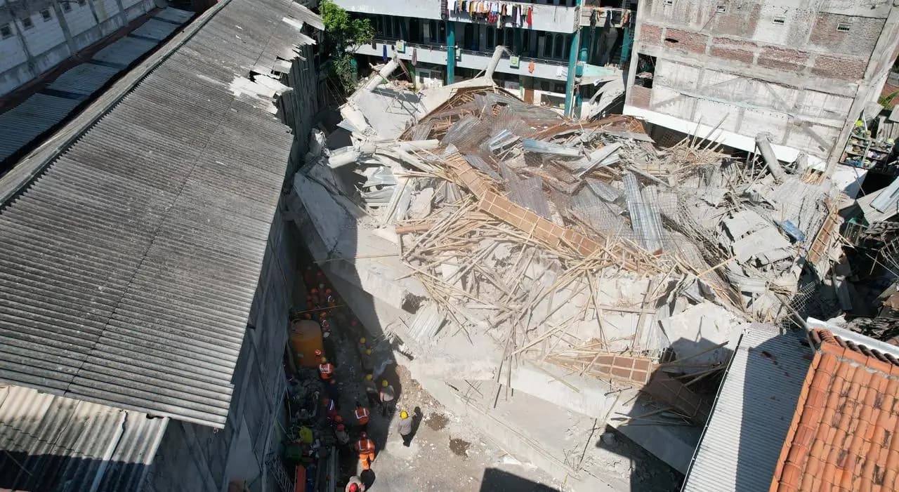 Keruntuhan Pondok Pesantren Al-Khoziny Keruntuhan Pondok Pesantren Al-Khoziny