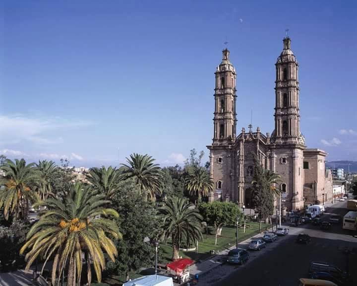 Basilika Bunda Maria dari Guadalupe, San Luis Potosí Basilika Bunda Maria dari Guadalupe, San Luis Potosí