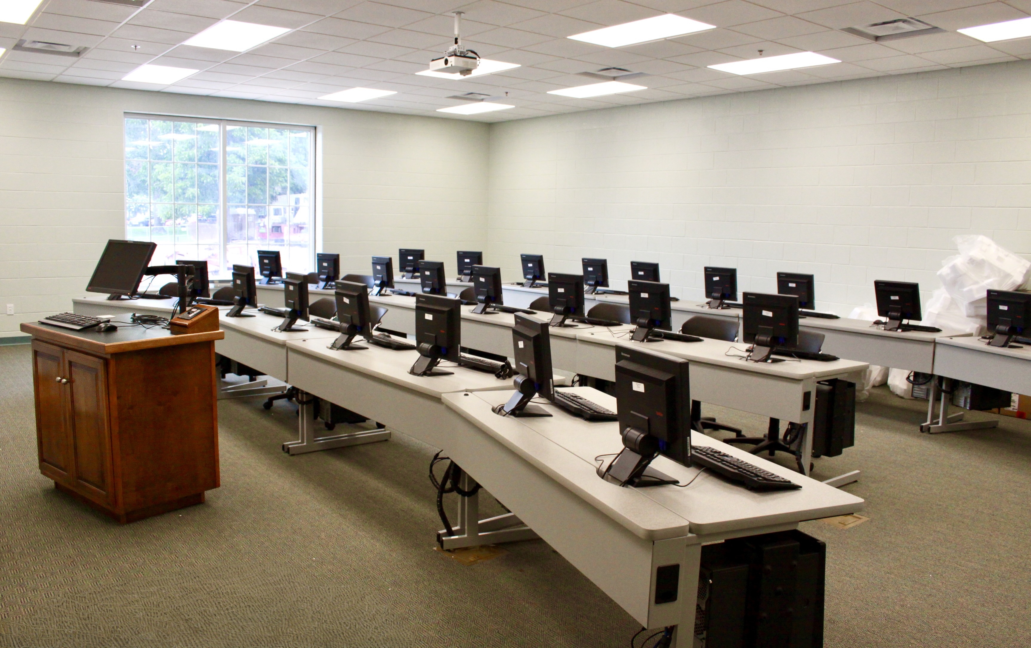 Komputer di ruang kelas Komputer di ruang kelas