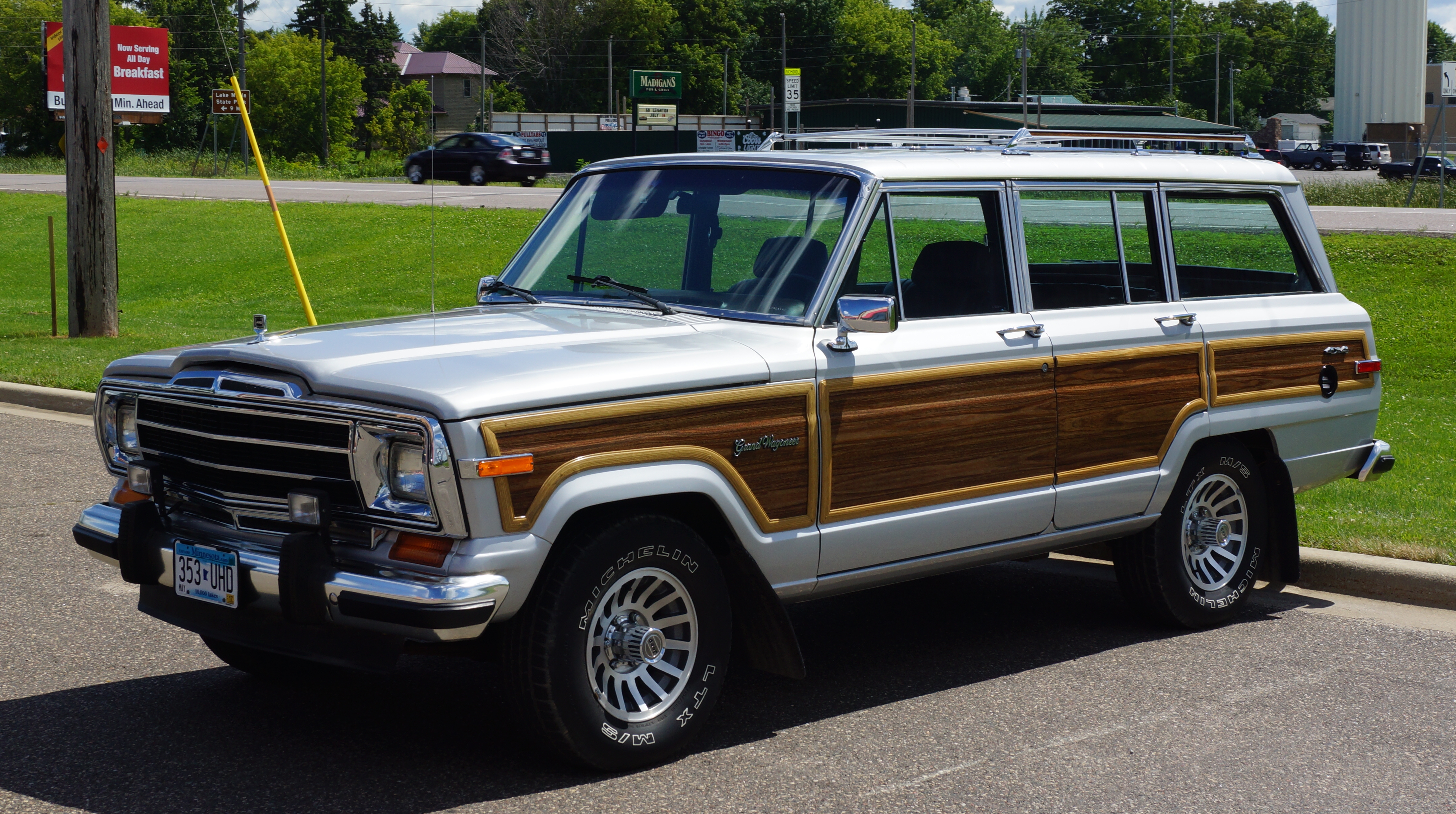 Jeep Wagoneer (SJ) Jeep Wagoneer (SJ)
