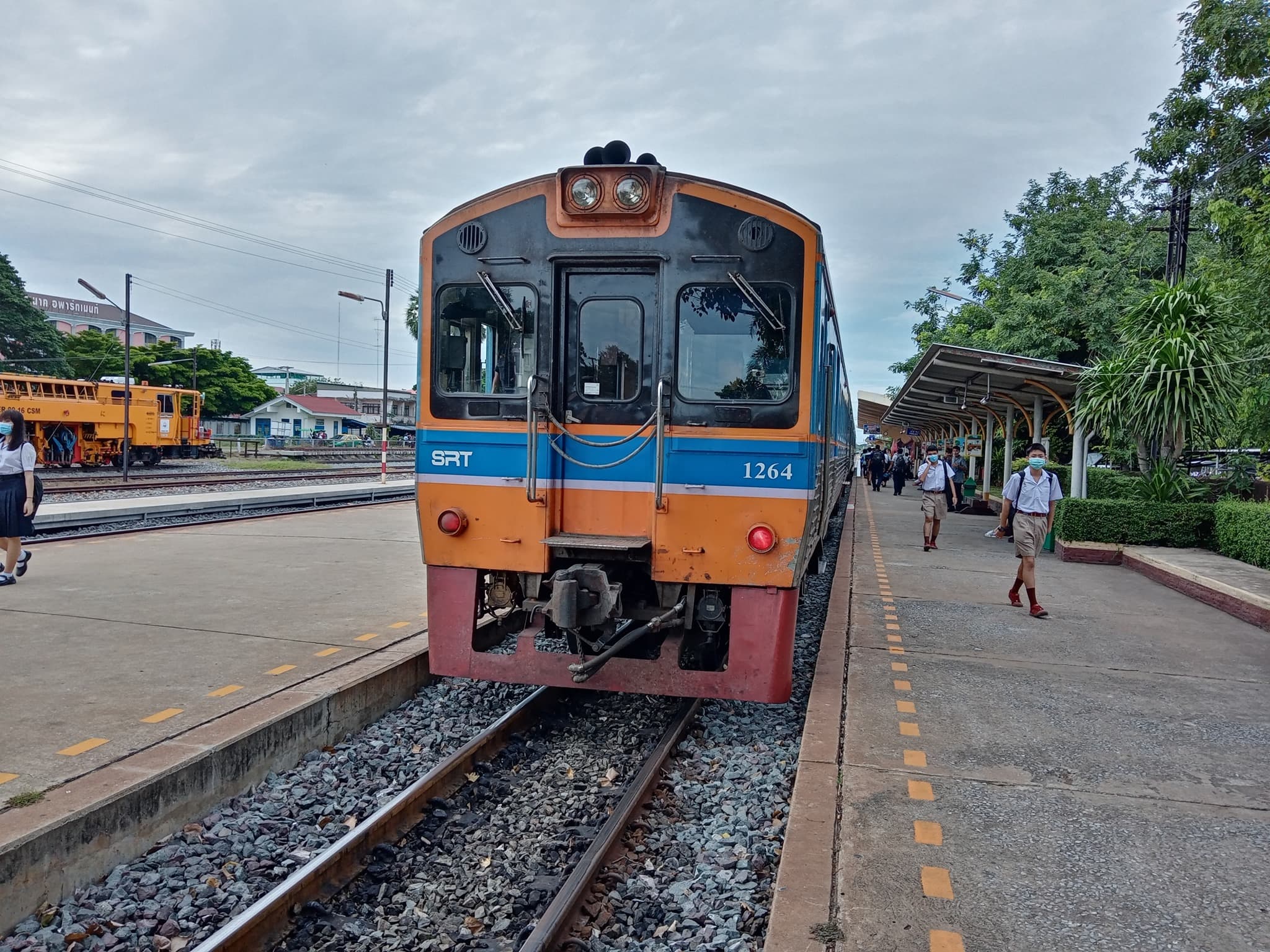 Kereta komuter Bangkok Raya Kereta komuter Bangkok Raya