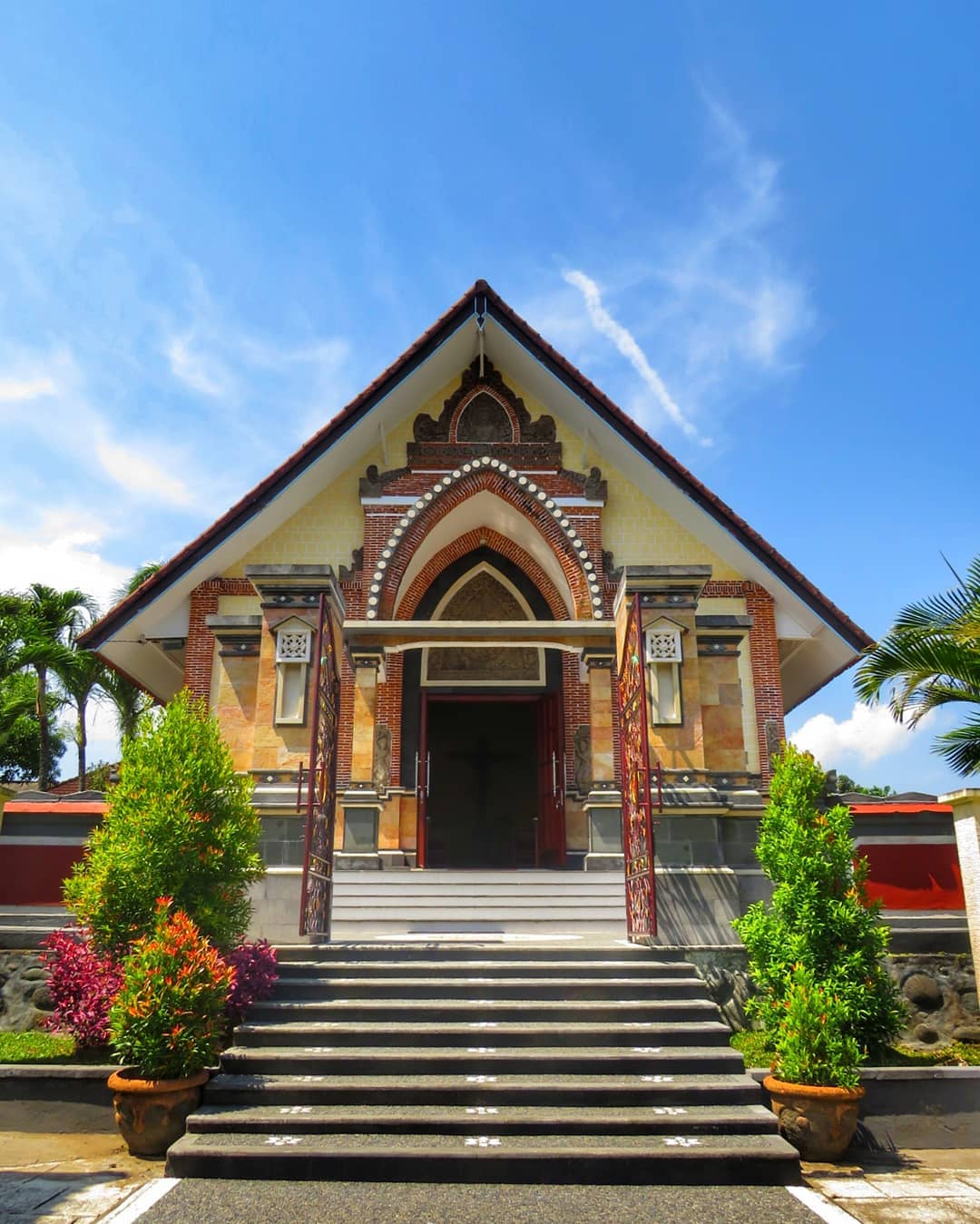 Gereja Santa Maria Ratu, Gumbrih Gereja Santa Maria Ratu, Gumbrih