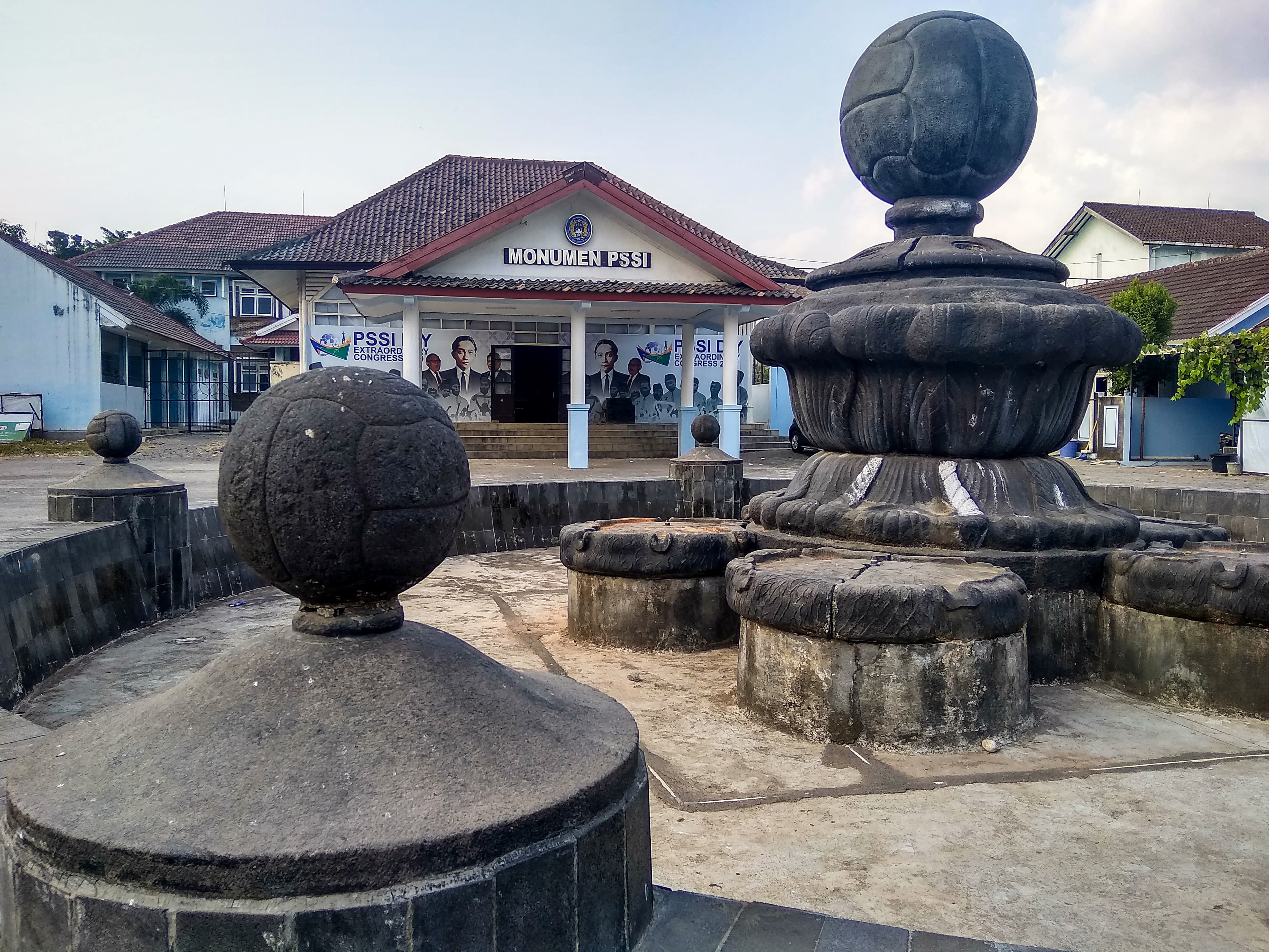 Monumen Persatuan Sepak Bola Seluruh Indonesia Monumen Persatuan Sepak Bola Seluruh Indonesia
