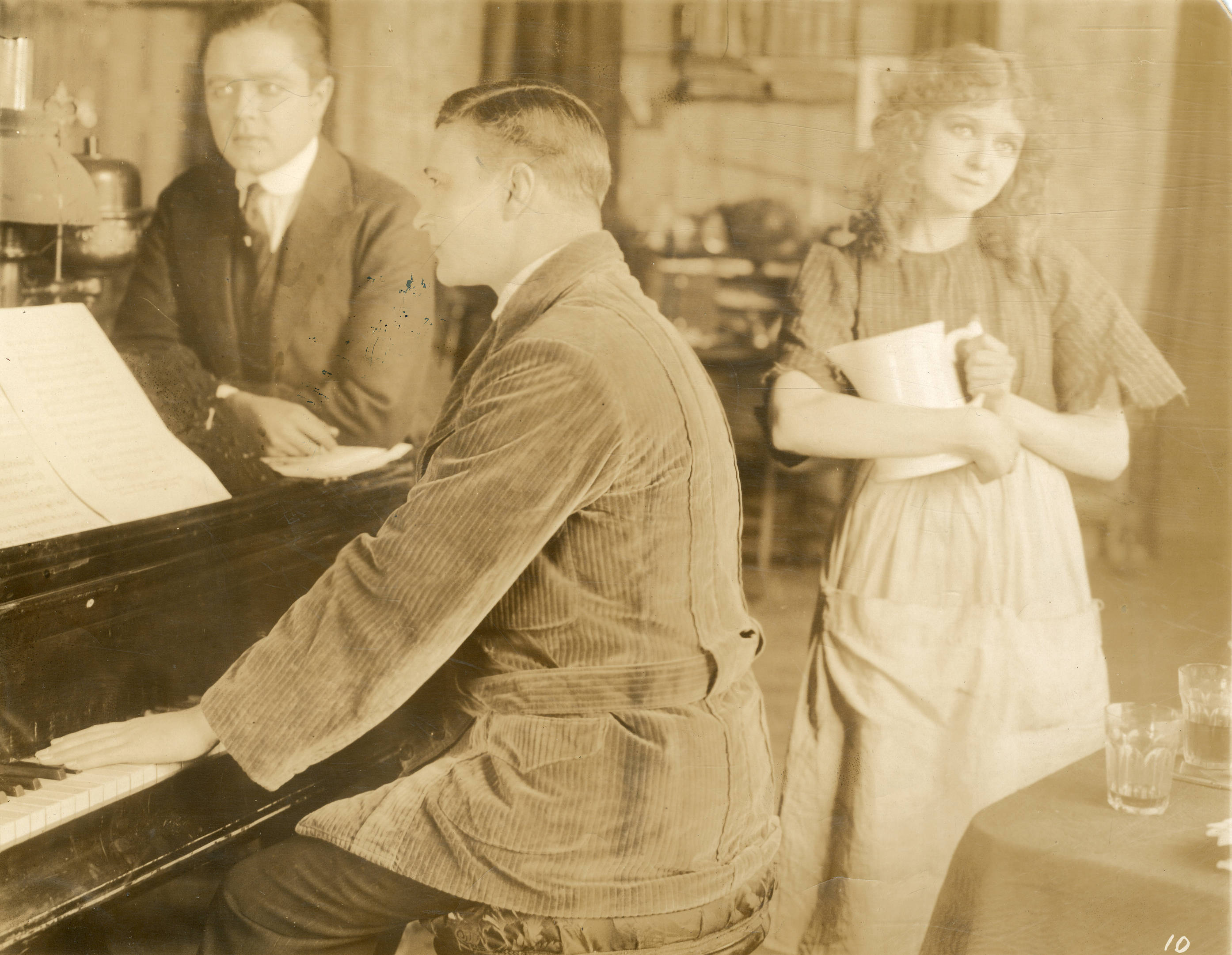 Harry Hilliard (pemeran) Harry Hilliard (pemeran)