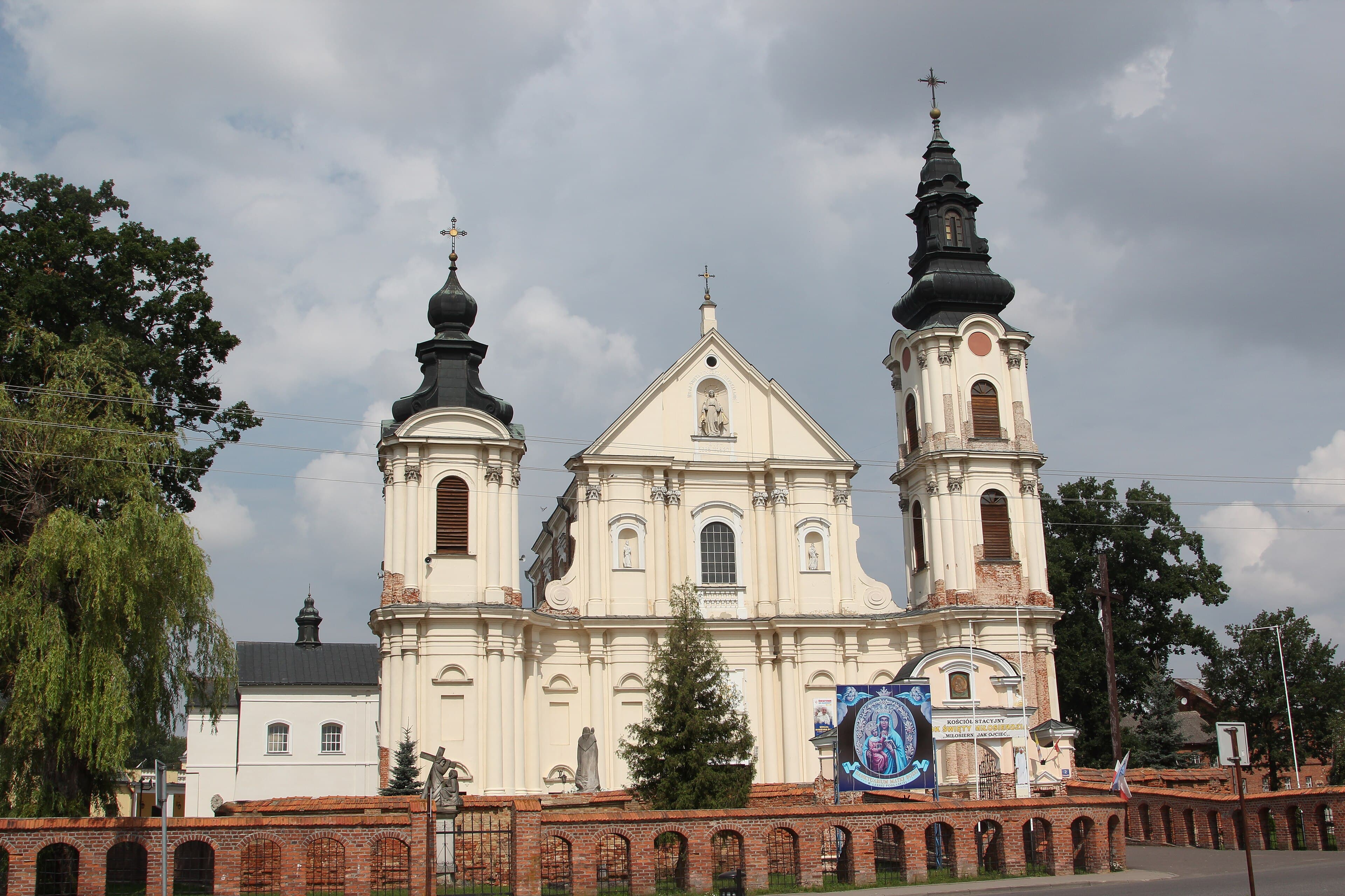 Basilika Santo Petrus dan Paulus, Leśna Podlaska Basilika Santo Petrus dan Paulus, Leśna Podlaska