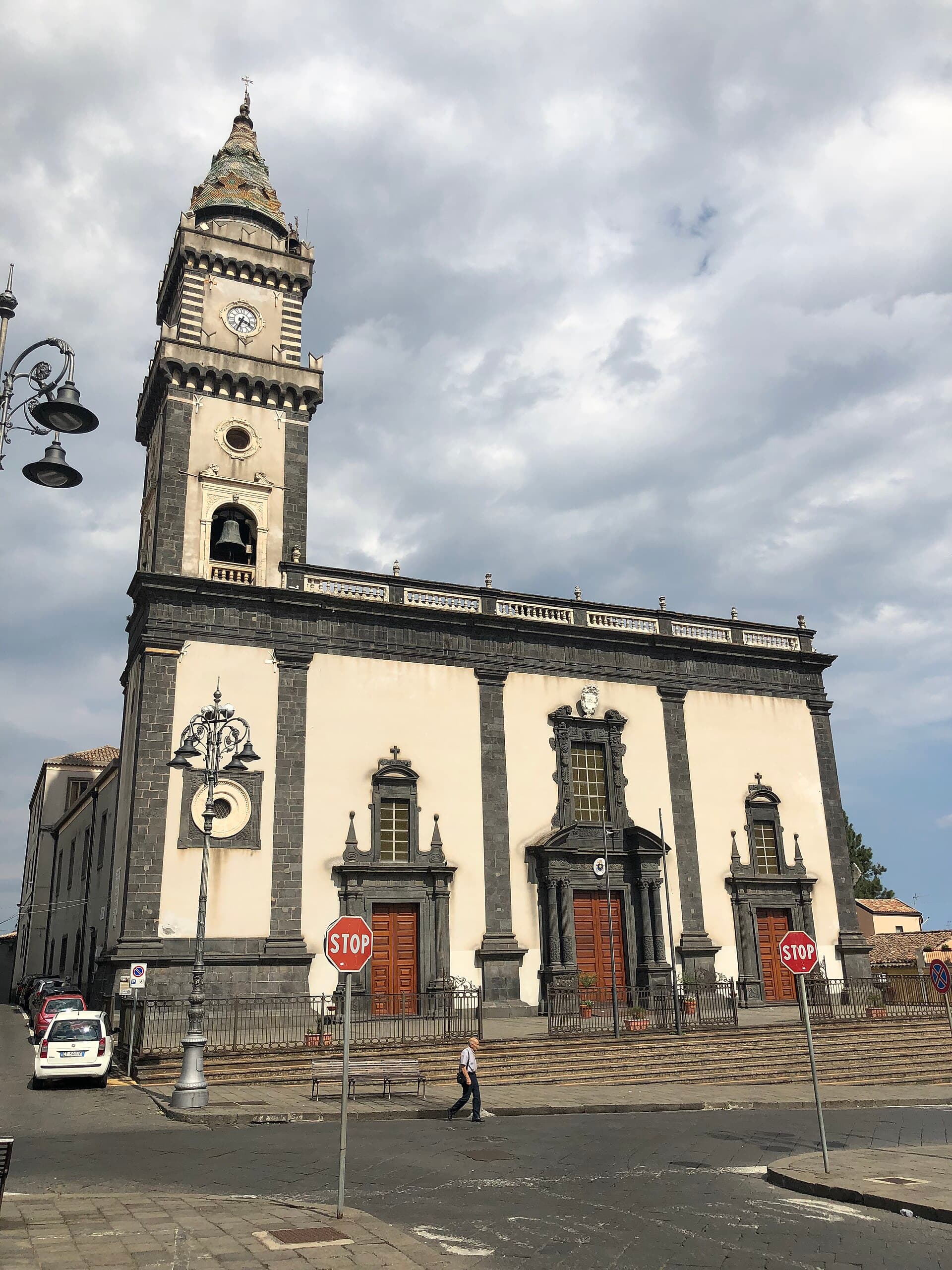 Basilika Santa Katarina dari Aleksandria, Pedara Basilika Santa Katarina dari Aleksandria, Pedara