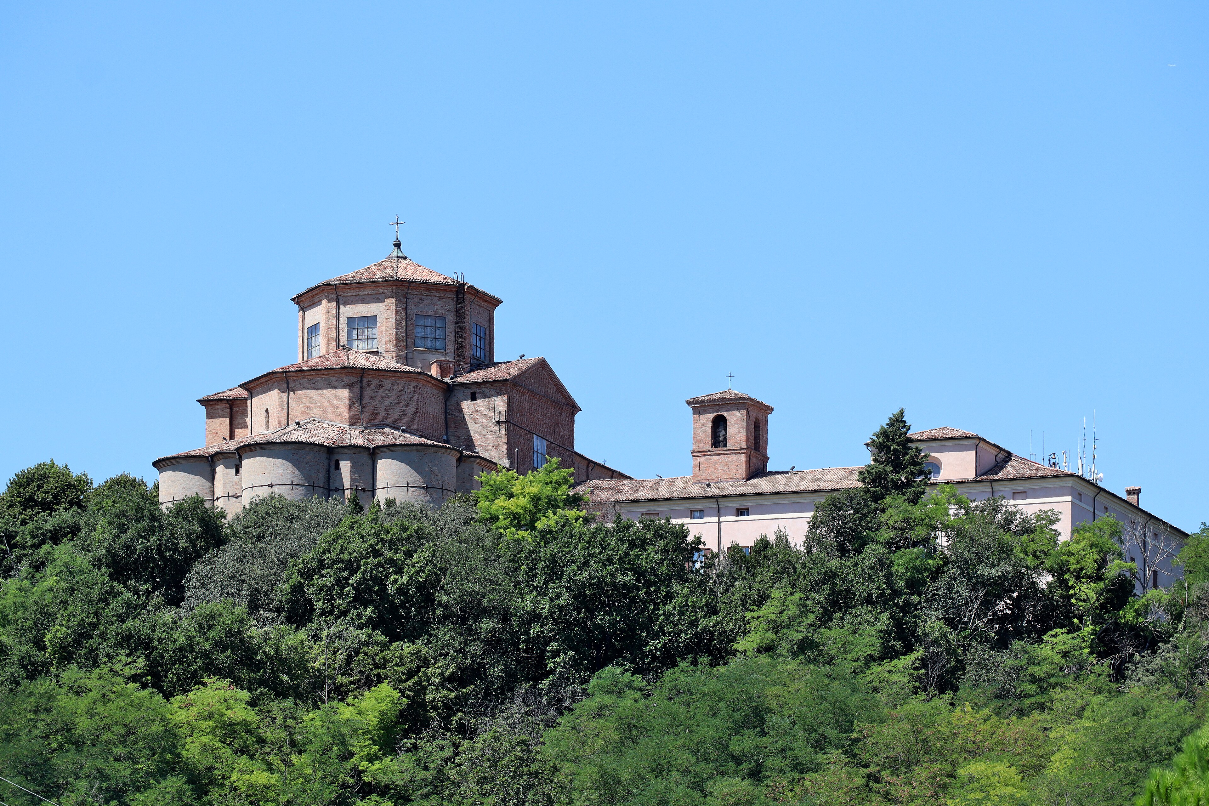 Basilika Bunda dari Gunung di Biara Santa Maria del Monte, Cesena Basilika Bunda dari Gunung di Biara Santa Maria del Monte, Cesena