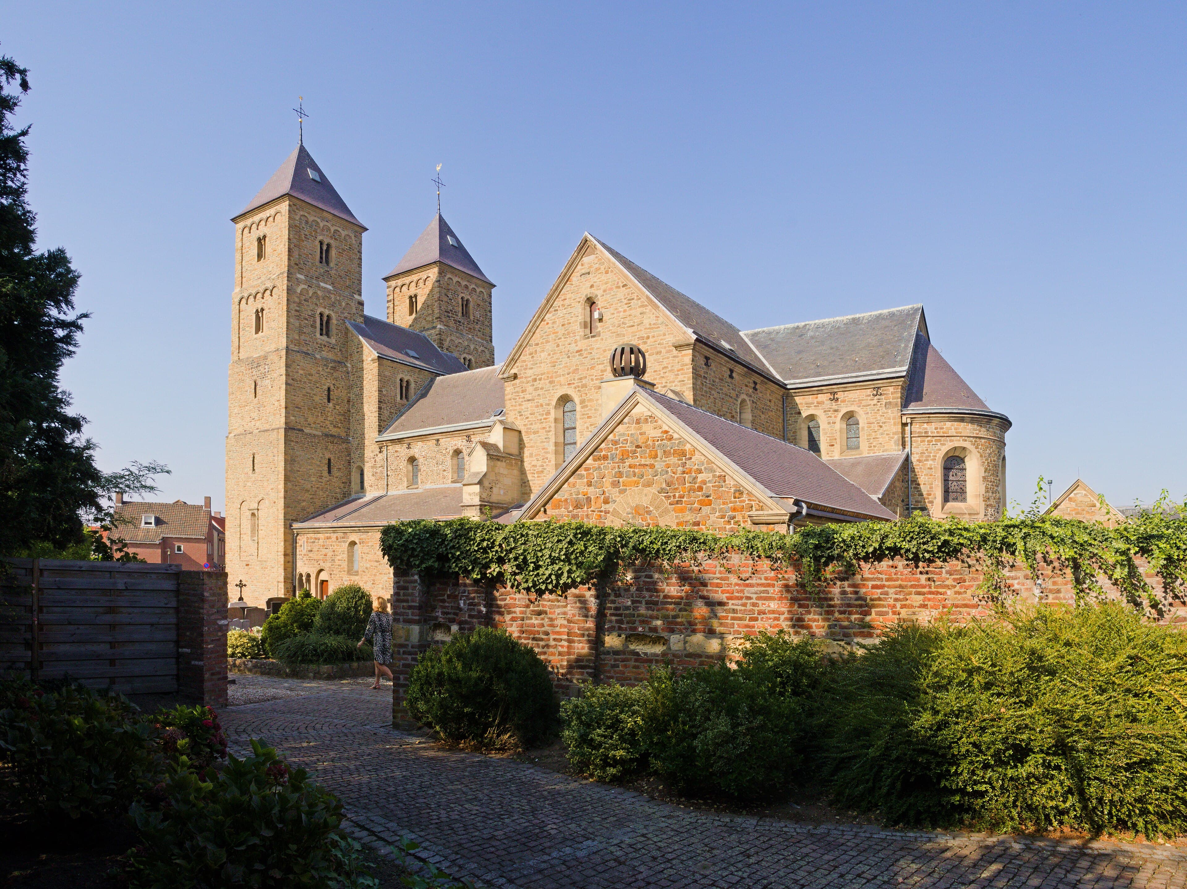 Basilika Santa Amelberga di Biara Susteren, Susteren Basilika Santa Amelberga di Biara Susteren, Susteren