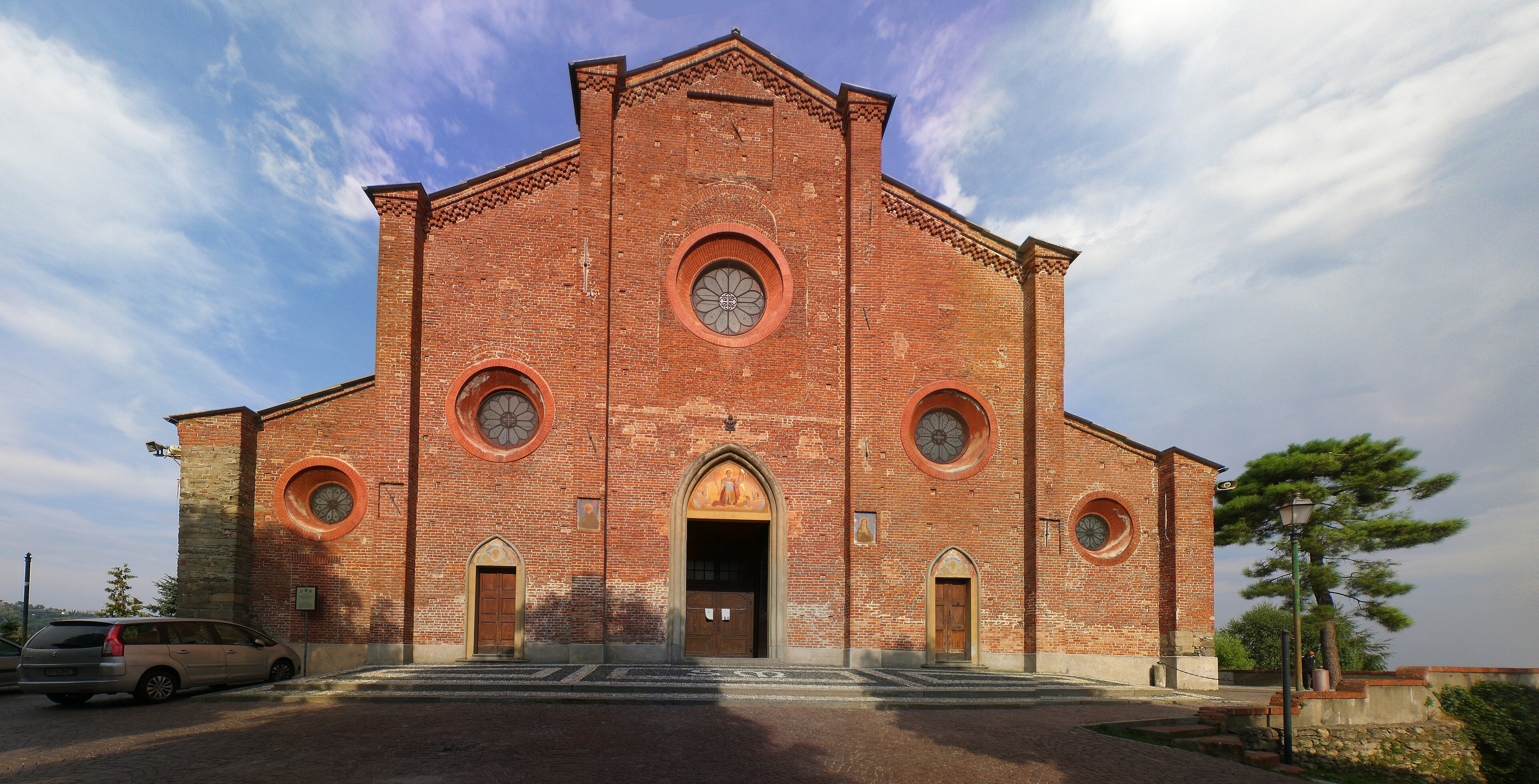 Basilika Santo Maurisius, Pinerolo Basilika Santo Maurisius, Pinerolo