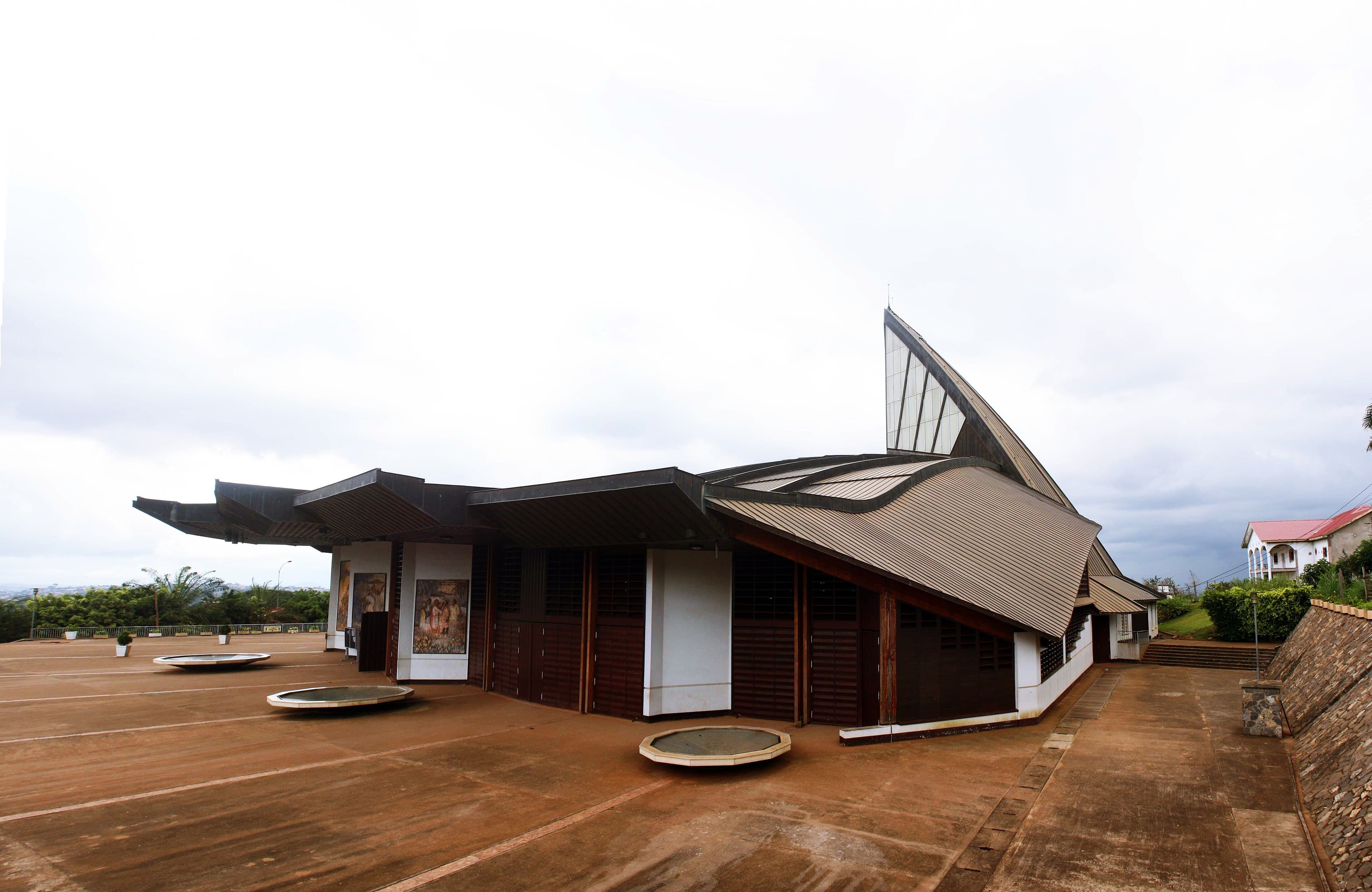 Basilika Maria Ratu Para Rasul, Yaoundé Basilika Maria Ratu Para Rasul, Yaoundé