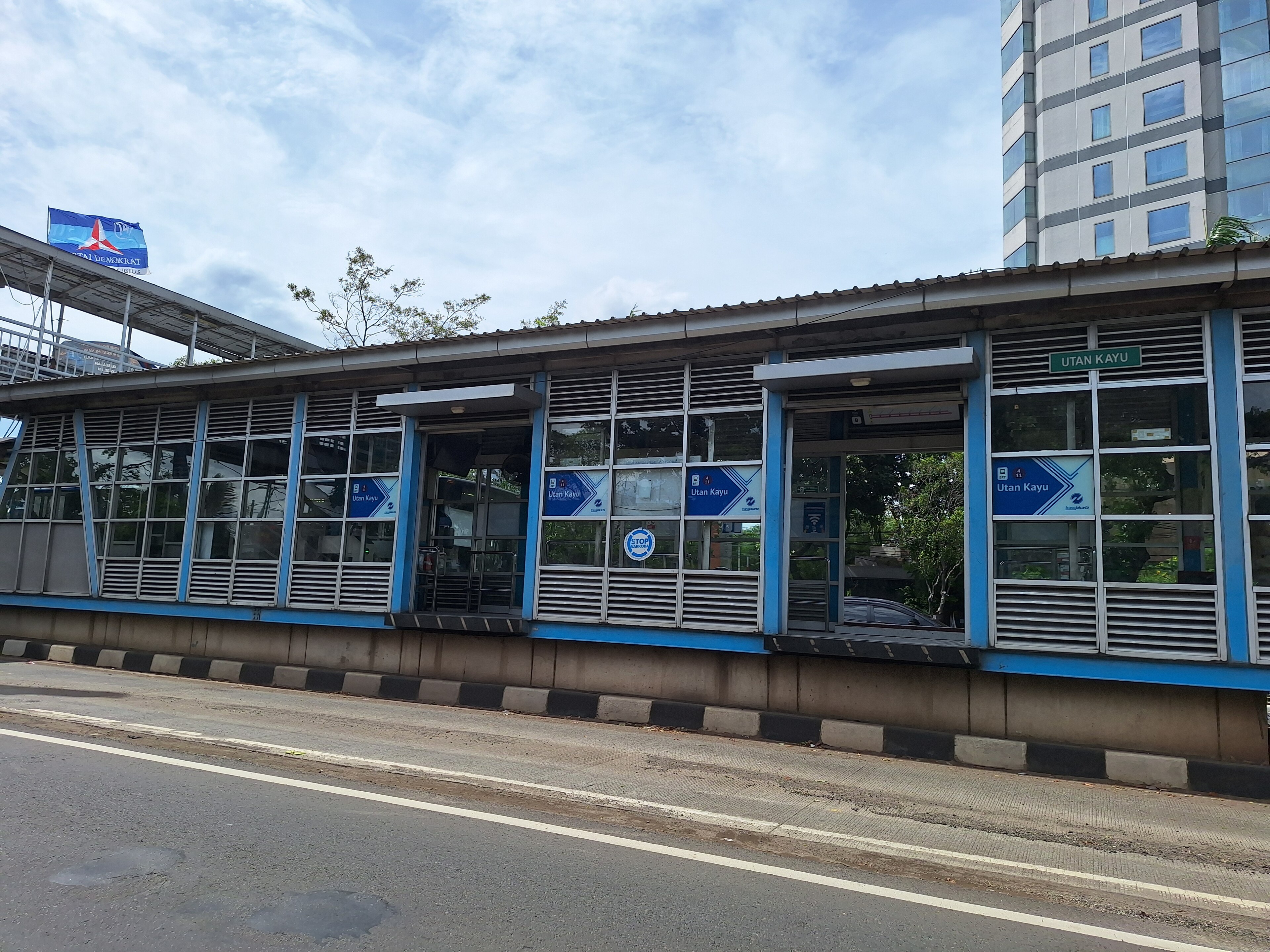 Halte Transjakarta Utan Kayu Halte Transjakarta Utan Kayu