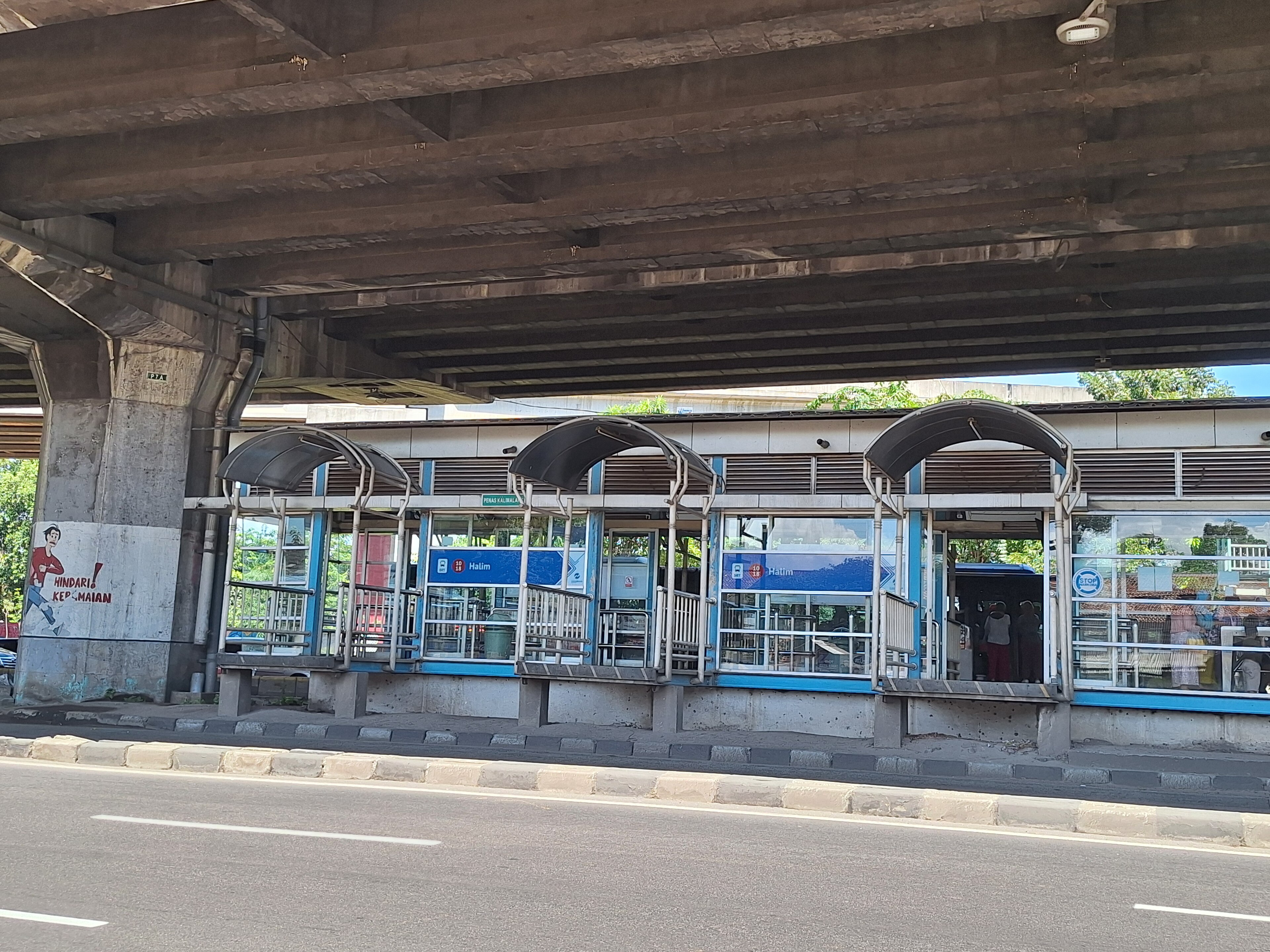 Halte Transjakarta Halim Halte Transjakarta Halim
