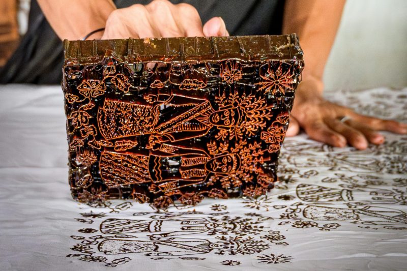 Menyelami Keindahan Estetika Tradisional: Proses, Motif, dan Pesona Batik Cap Modern