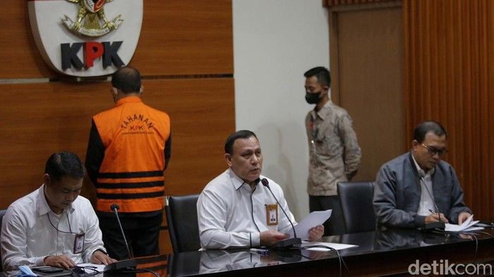 Krisis dalam Sistem Yustisial: Kasus Pengacara dan Sekolah yang Menggantung