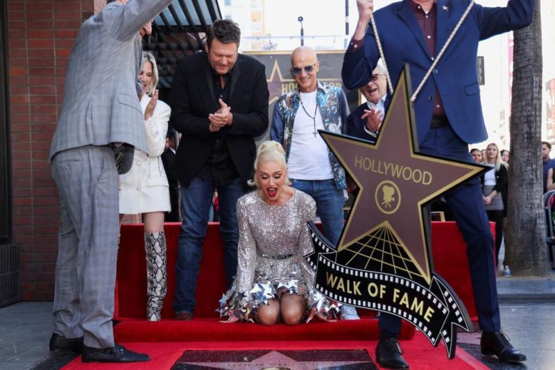 Miley Cyrus Meraih Bintang di Hollywood Walk of Fame, Gets Hollywood Walk of Fame [titlebase] Sebagai Penghargaan Atas Dedikasinya