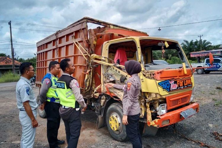 Tragedi Afghanistan Truck Crash: 18 Tewas, 29 Luka-Luka dalam Kecelakaan Mengerikan