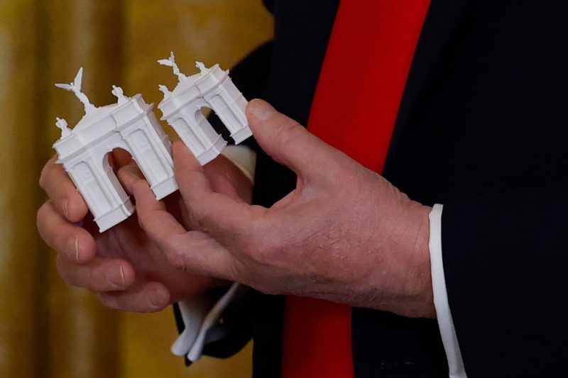 Trump’s Arch Plan Disetujui: Sebuah Tanda Kekuasaan atau Keterlibatan Politik?
