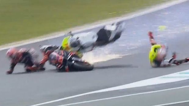 Bencana Beruntun Bezzecchi, Diliburkan Aprilia Setelah Pingsan di Assen Karena Kecelakaan Horor