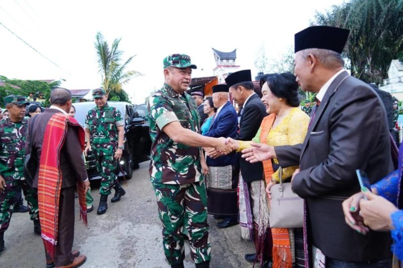 Kala KSAD Hadiri Acara Adat Keluarga Besar Simanjuntak di Balige: Menghargai Warisan Budaya dan Persaudaraan