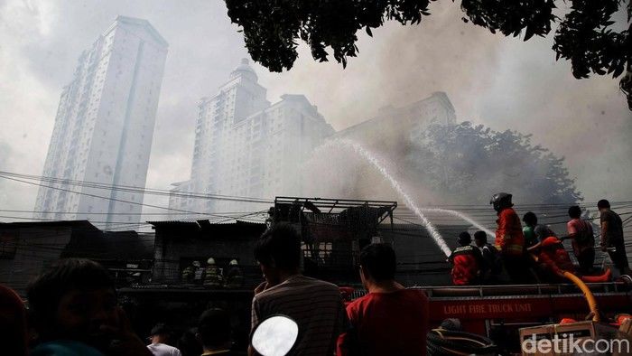 Lagi, permukiman di Kebon Kosong Kemayoran kebakaran, Menghanguskan Ratusan Rumah dan Mengungsi Warga