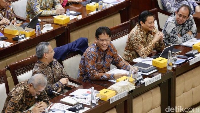 Menkeu Purbaya Tertawa Tanggapi Kabar Dirinya Bakal Tinggalkan Kabinet: Mundur? Saya Sukanya Maju