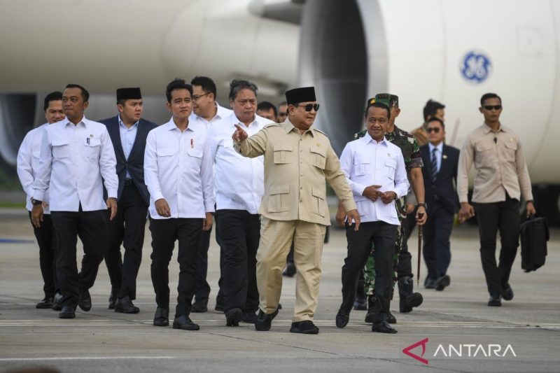 Momen Riuh di Gorontalo, Massa Kompak Teriakkan Nama Seskab Teddy di Depan Prabowo