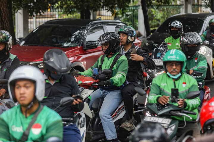 Mulai 1 Juli, Gojek dan Grab Terapkan Komisi Ojol Jadi 8%