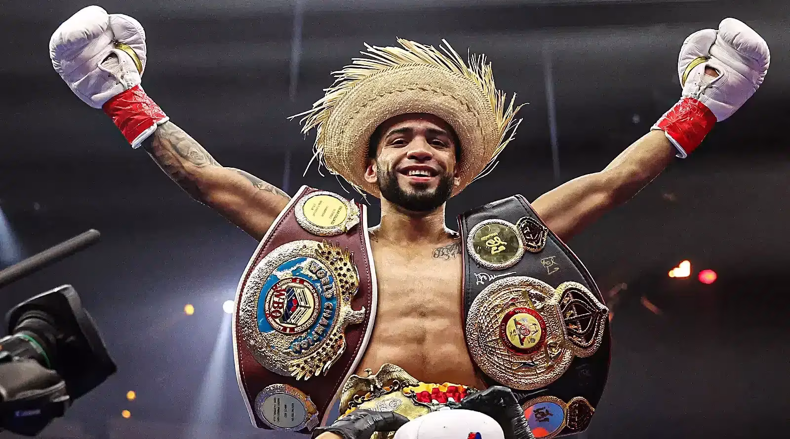 Unified Champion Oscar Collazo Stuns Fans with Dominant Performance against Neider Valdez