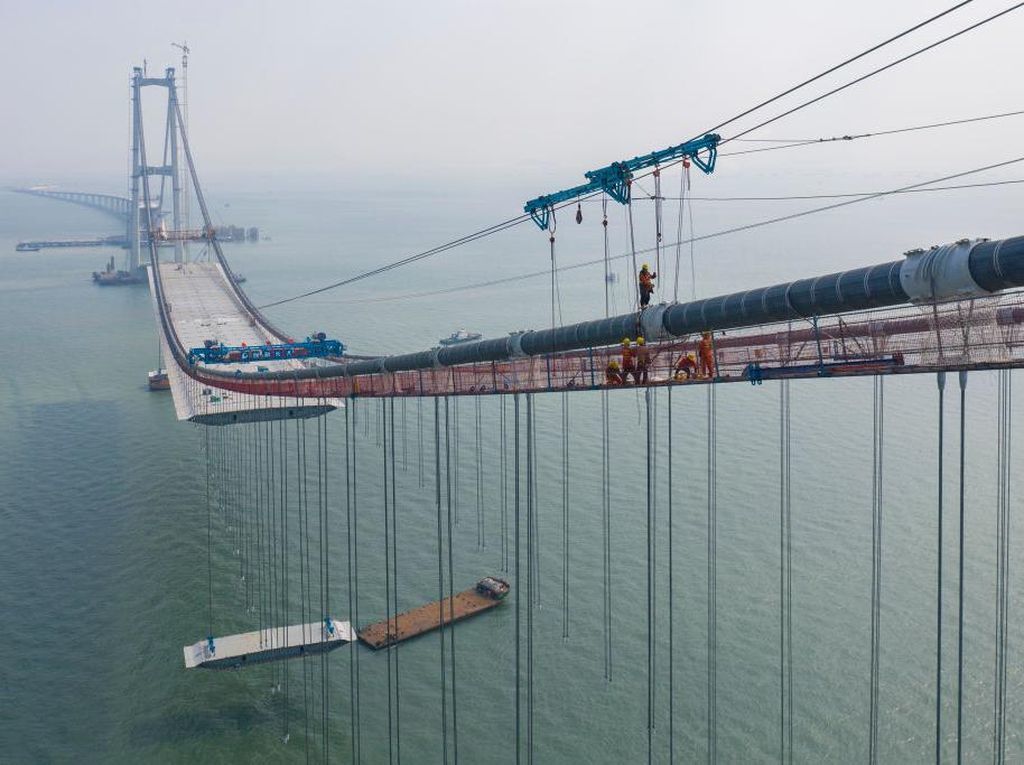 Canggihnya China Membangun Jembatan Terapung di Tengah Banjir, Selamatkan Ribuan Siswa Terjebak