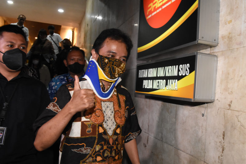 Ekspresi Roy Suryo Saat Hadiri Sidang Dr. Tifa di PN Jaktim, Tebar Senyum: Optimis Bakal Menang